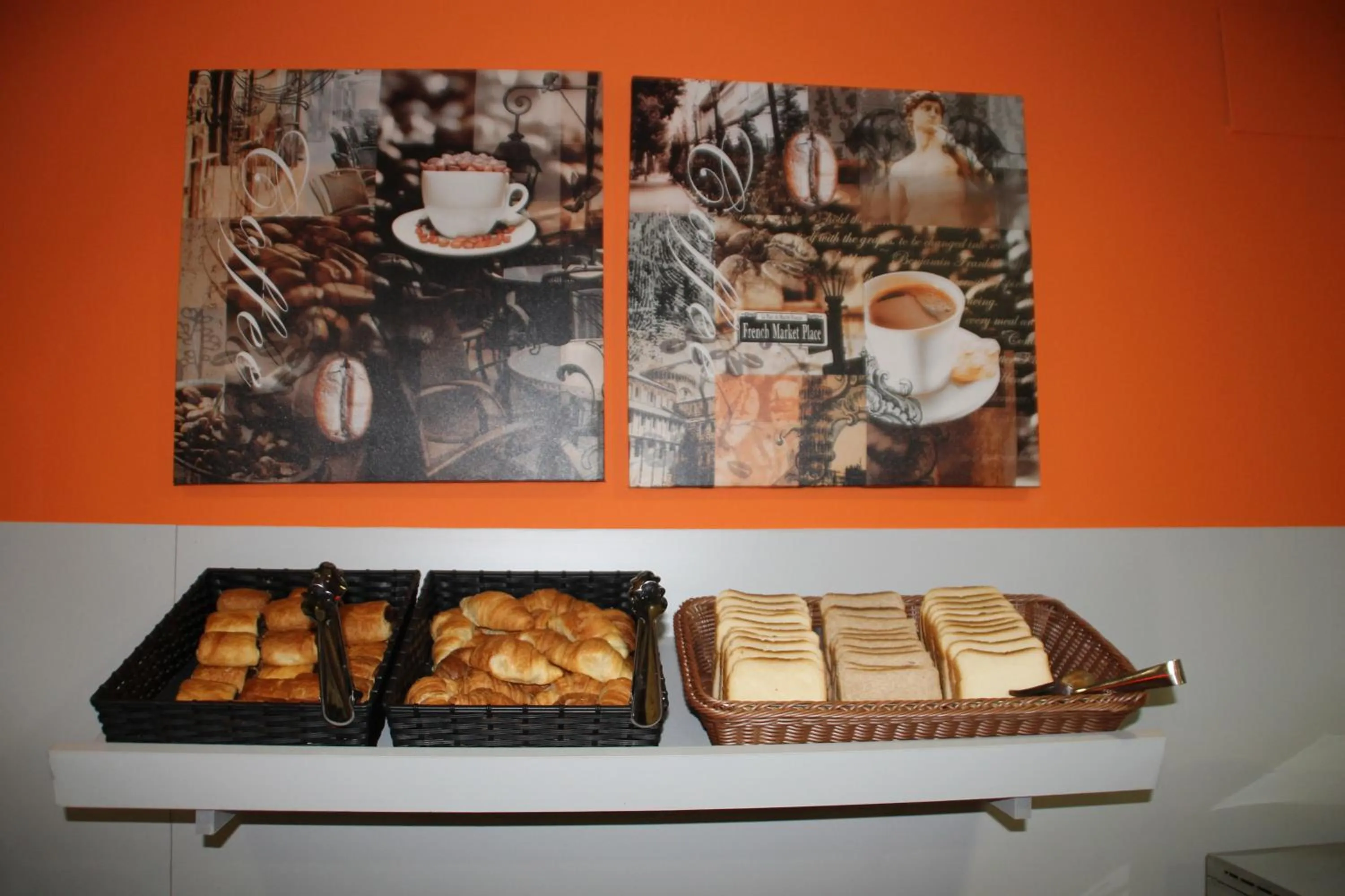 Buffet breakfast in H2 Fuenlabrada