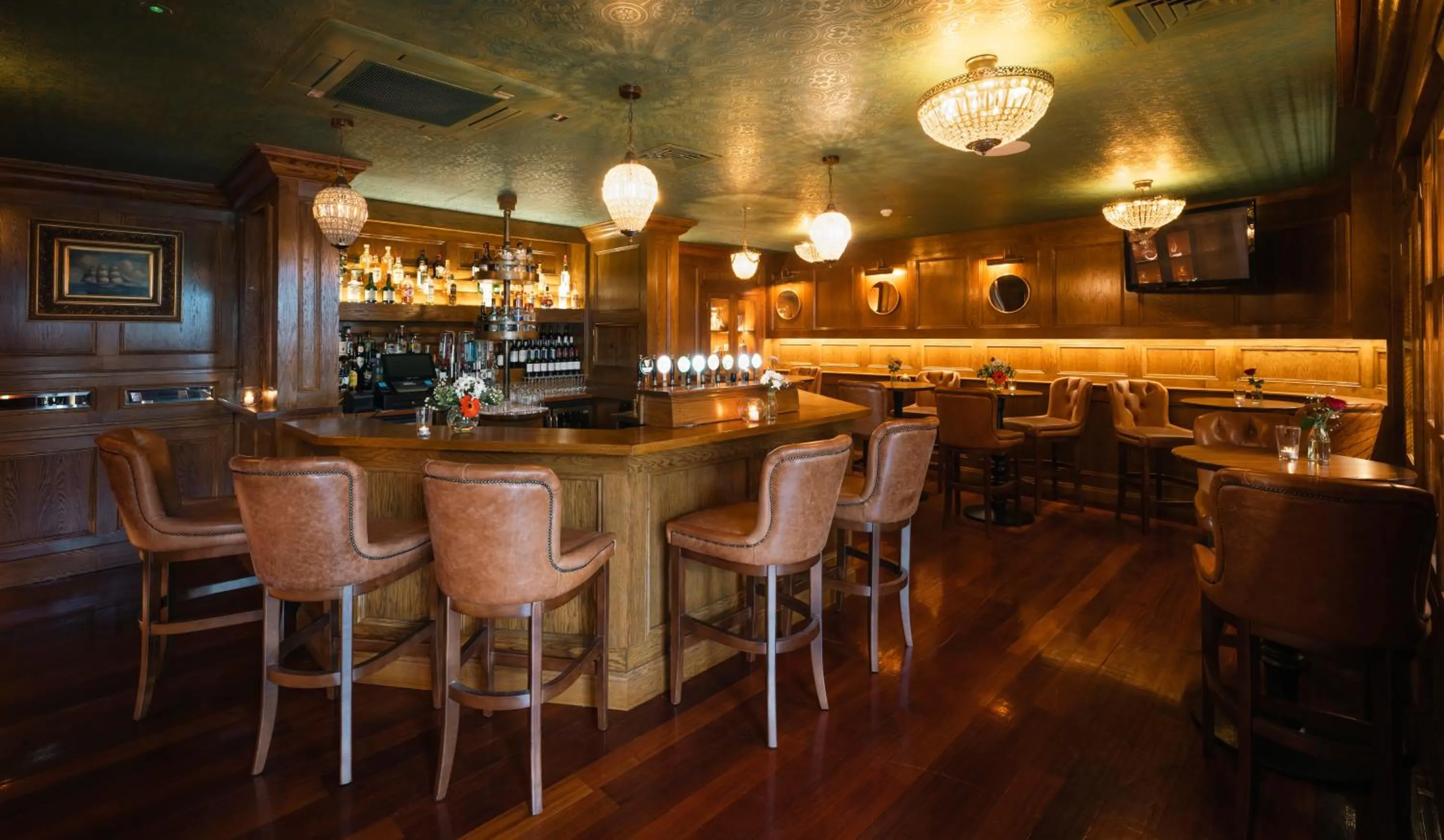 Lounge or bar in Scott's Hotel