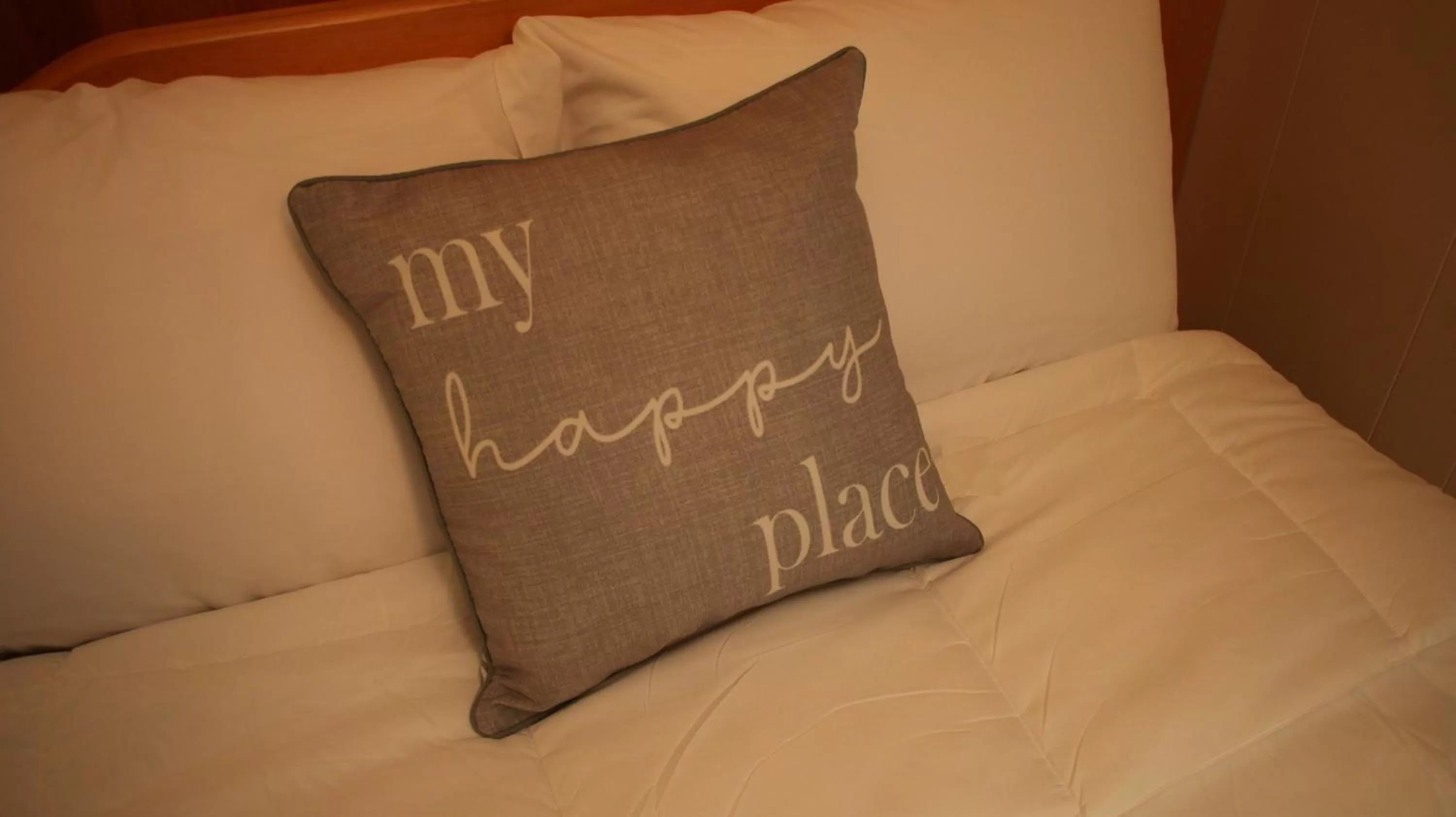 Bed in Holiday Motel