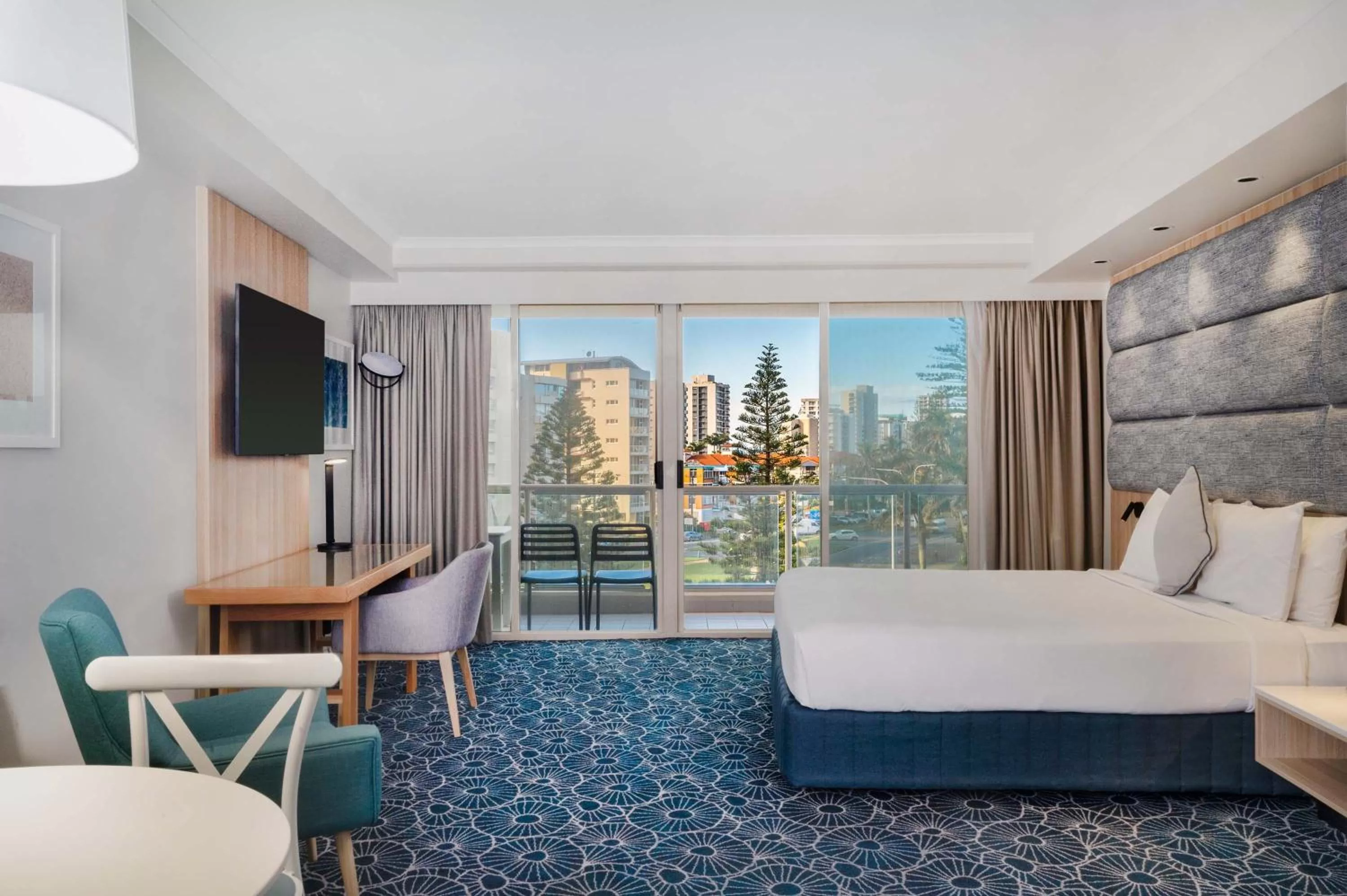 Photo of the whole room, Bed in The Sebel Twin Towns