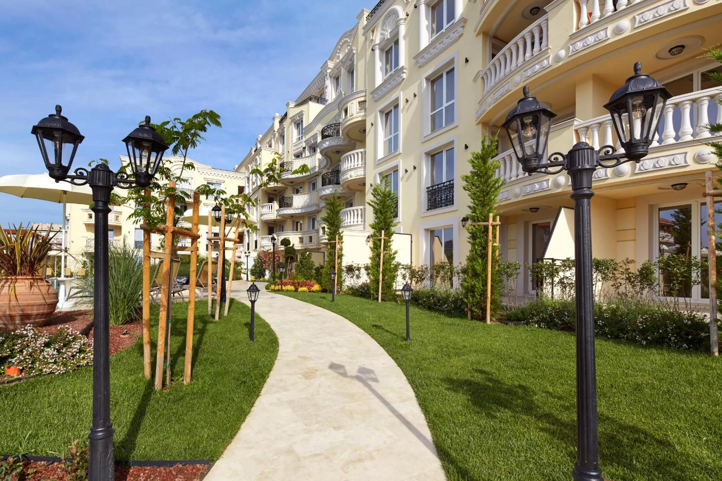 Property building in Bellicity Apart Complex