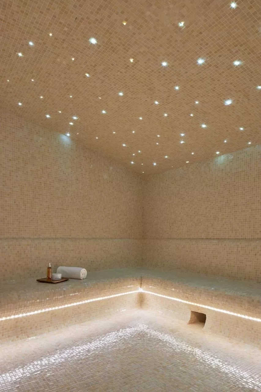 Steam room in Maison Albar - Le Pont-Neuf