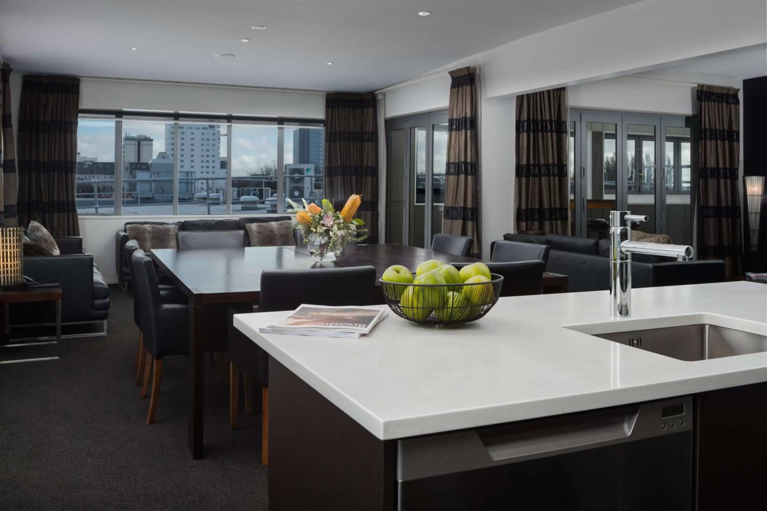 Photo of the whole room in Rydges Latimer Christchurch