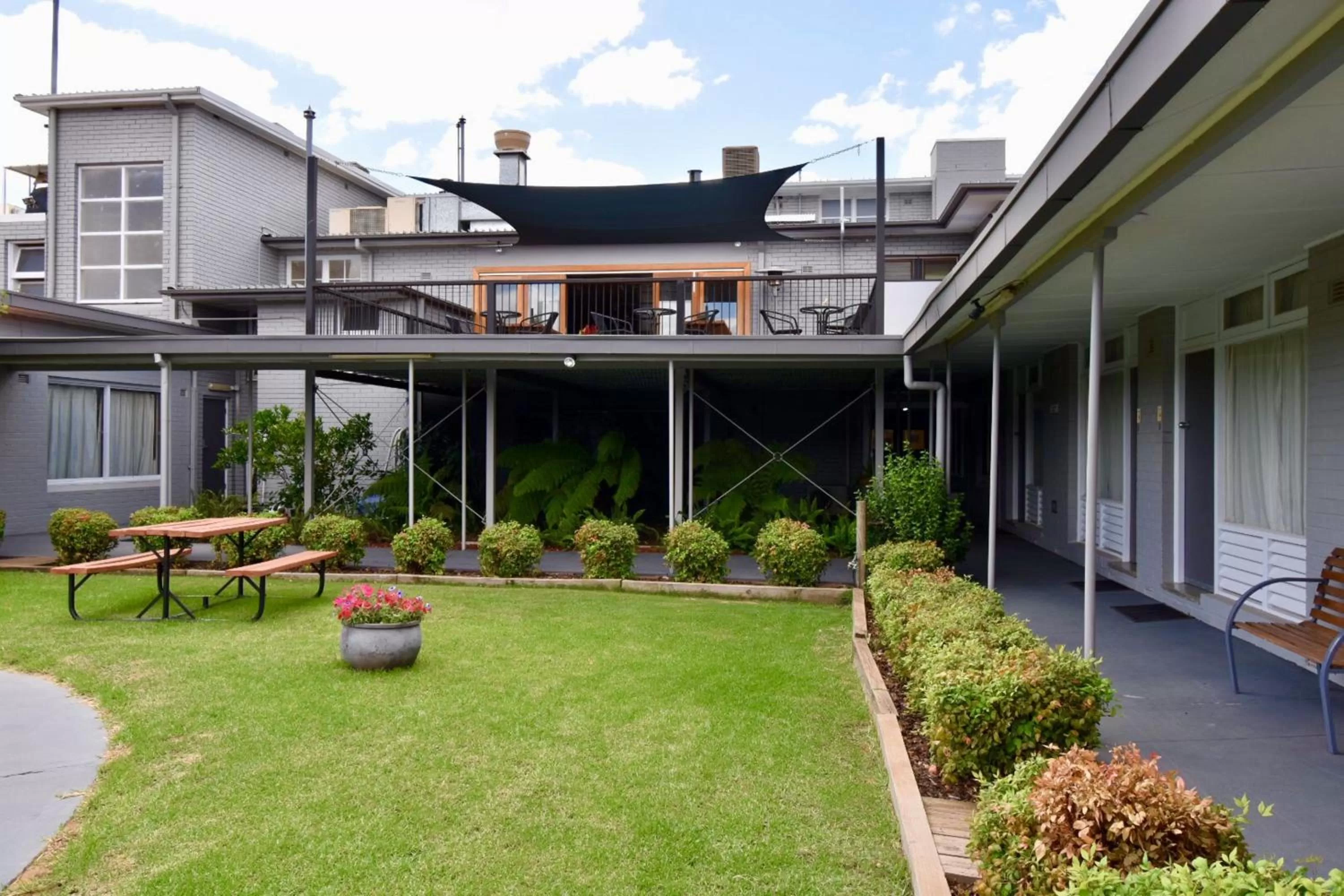 Property building in Townhouse Motel Cowra