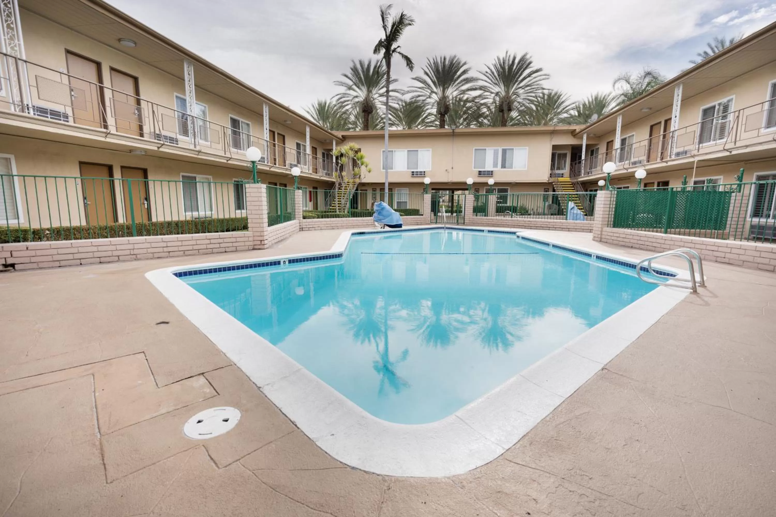Swimming pool in Americas Best Value Inn & Suites Anaheim