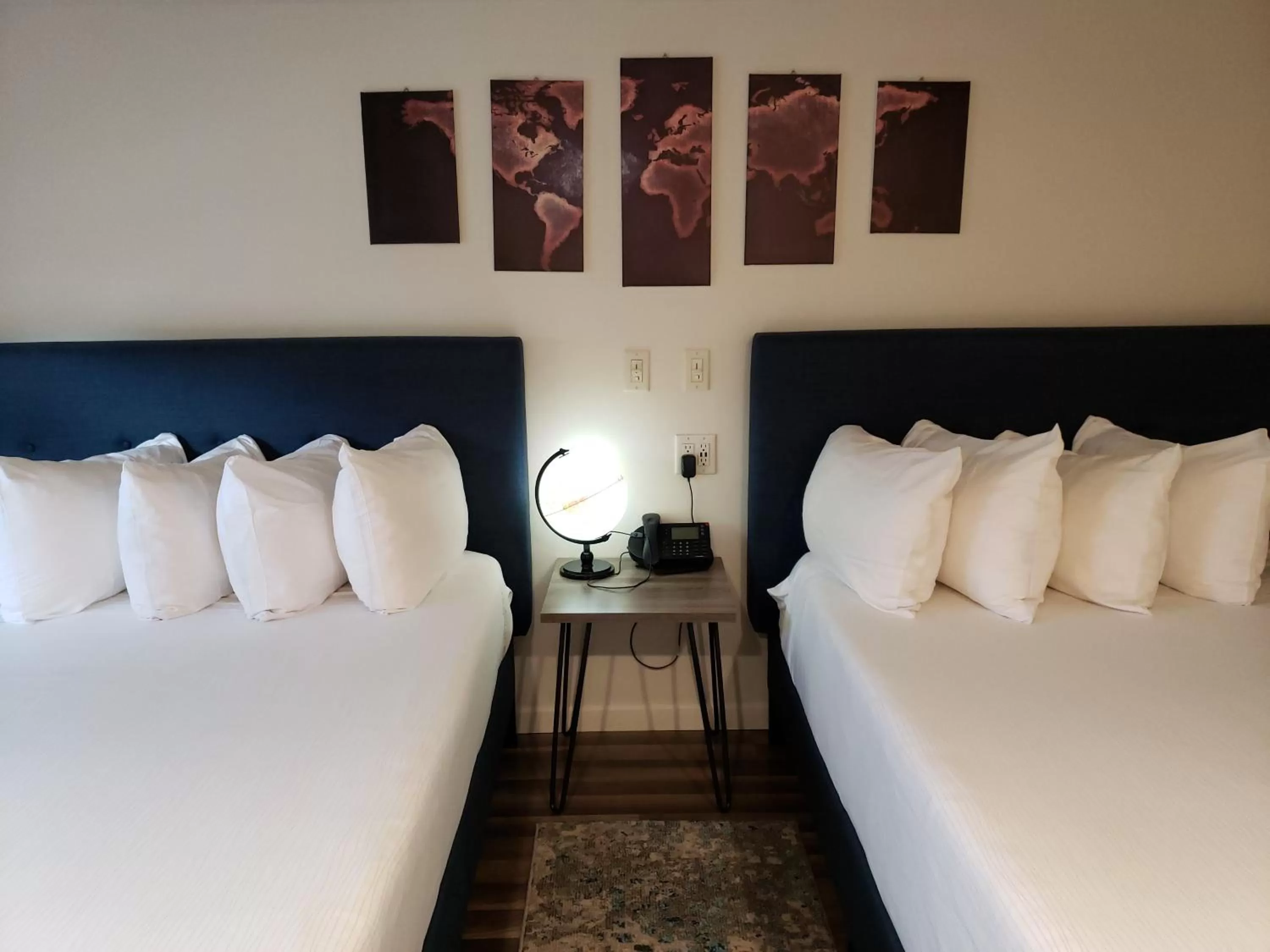 Photo of the whole room, Bed in Iron Horse Inn