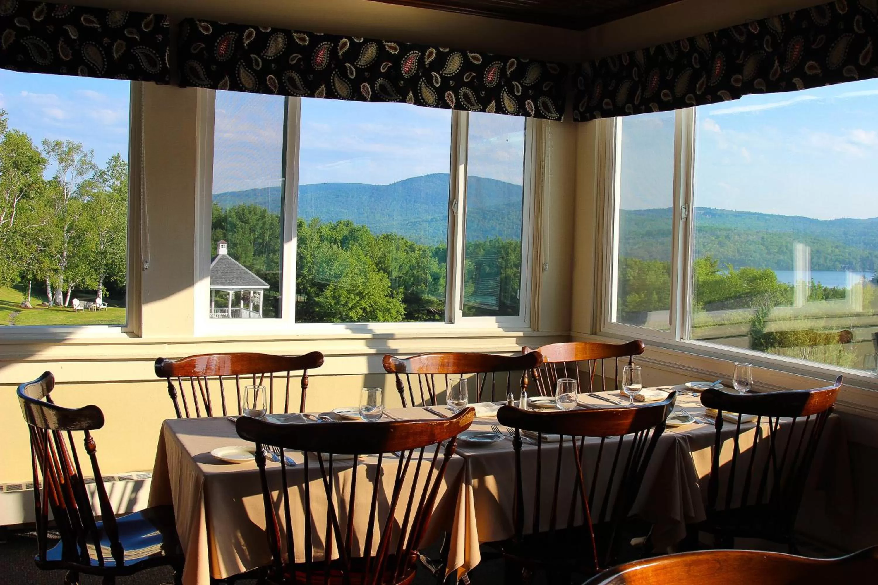 Restaurant/Places to Eat in The Lucerne Inn