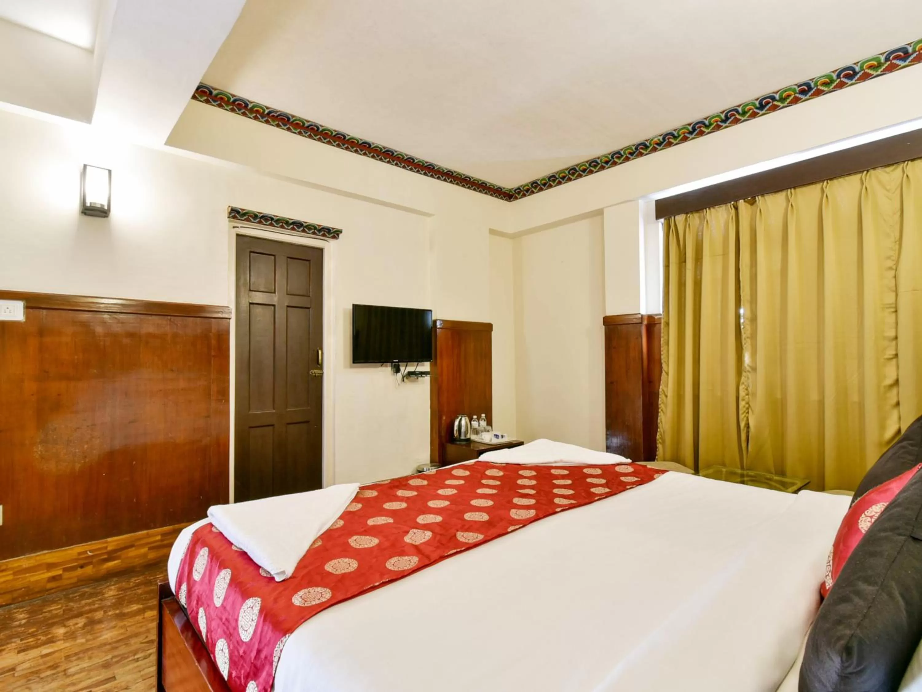Bed in Muscatel Delamare - 200 Mts from MG Marg