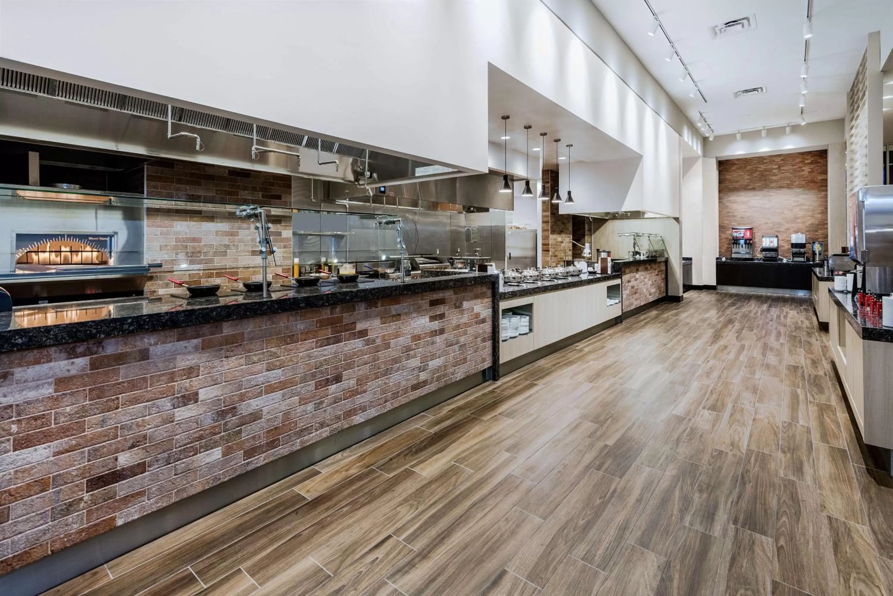 Dining area in Embassy Suites By Hilton College Station