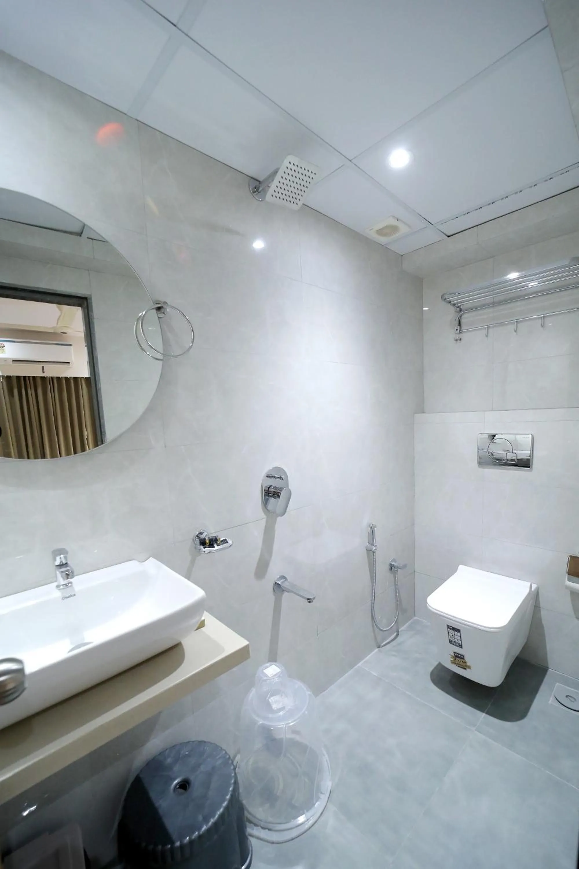 Shower in HOTEL ALFA EXECUTIVE