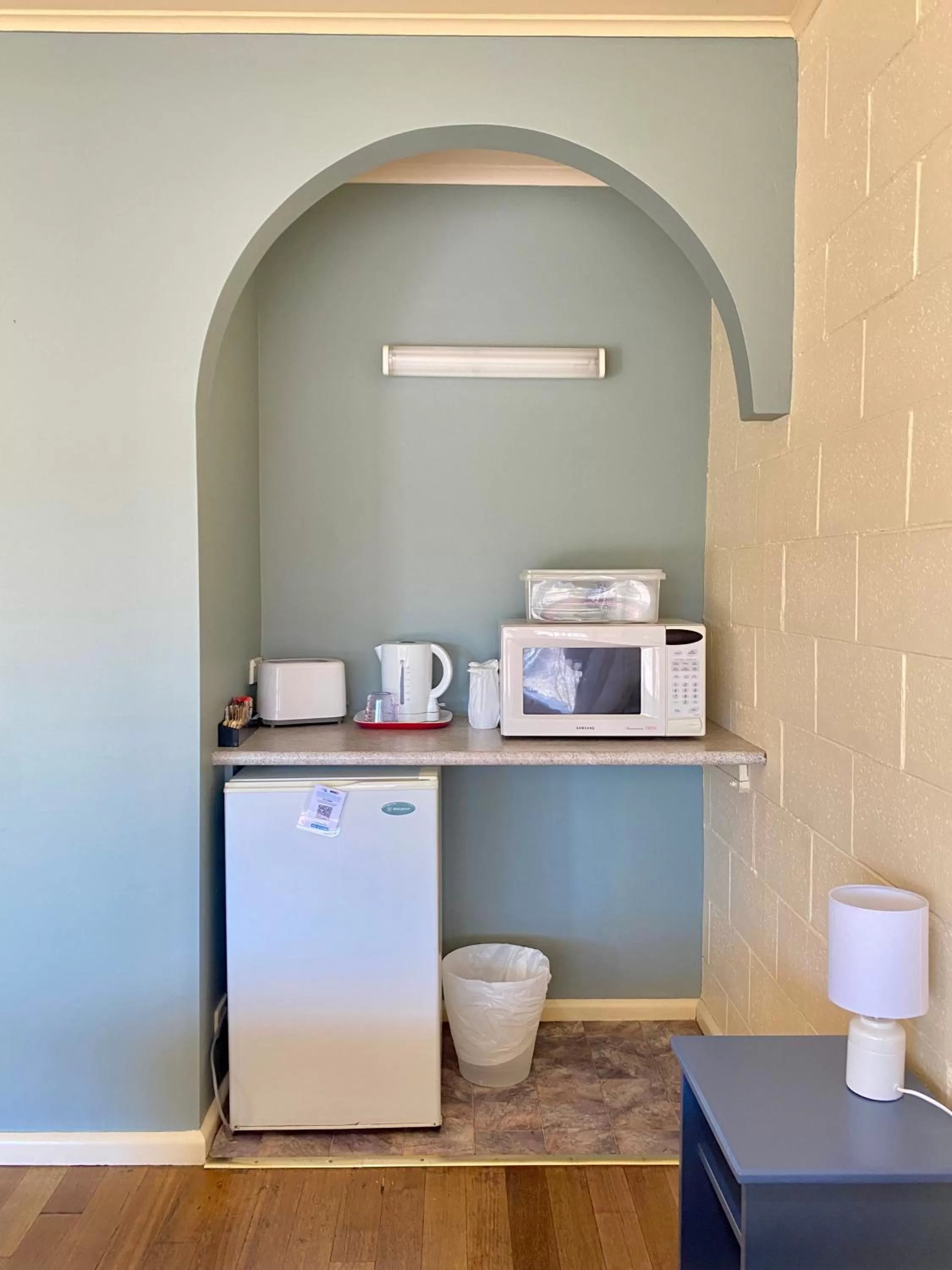 Coffee/tea facilities, Bathroom in Rye Beach Motel Australia