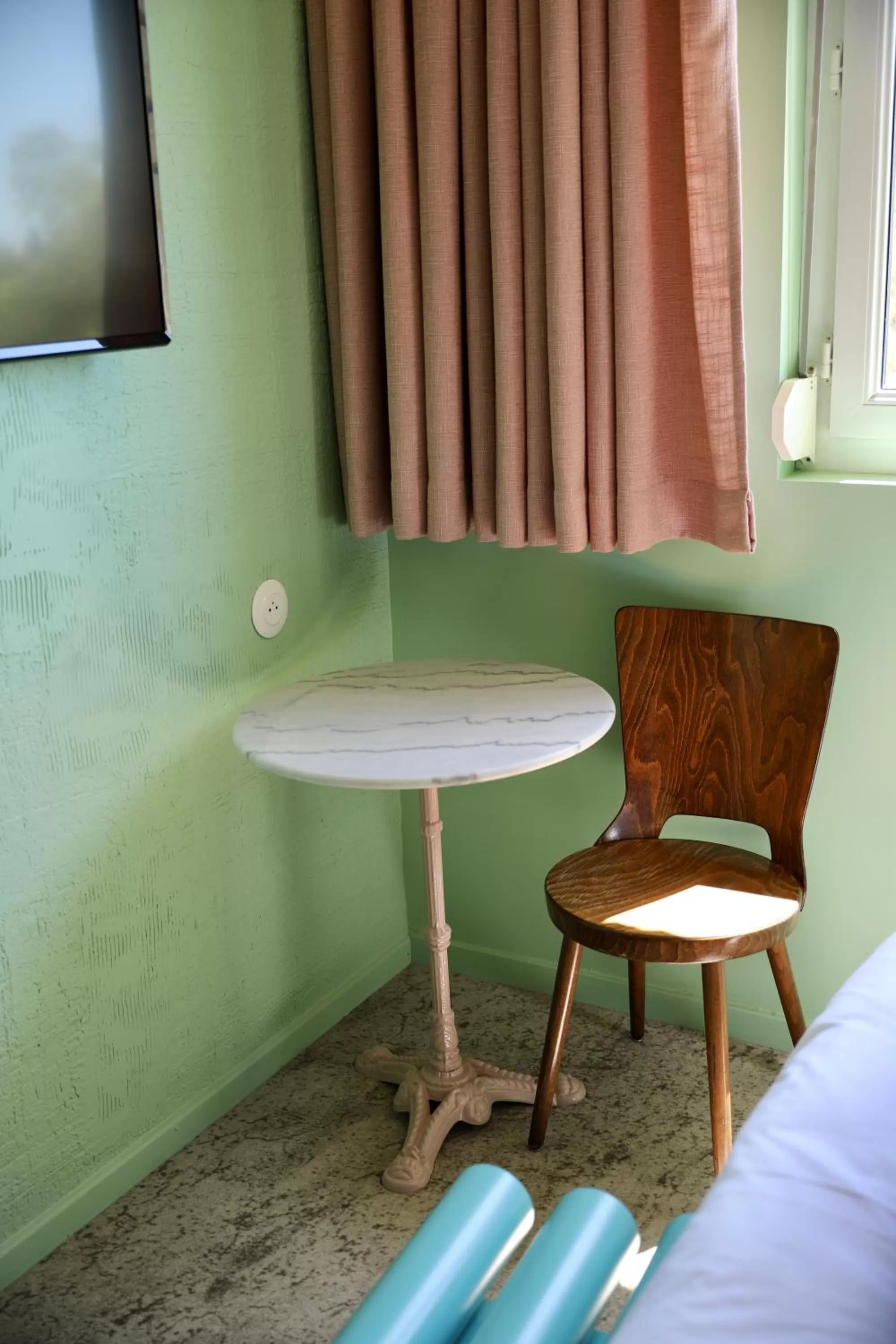Bedroom in greet hôtel Pont du Gard - Route d'Avignon