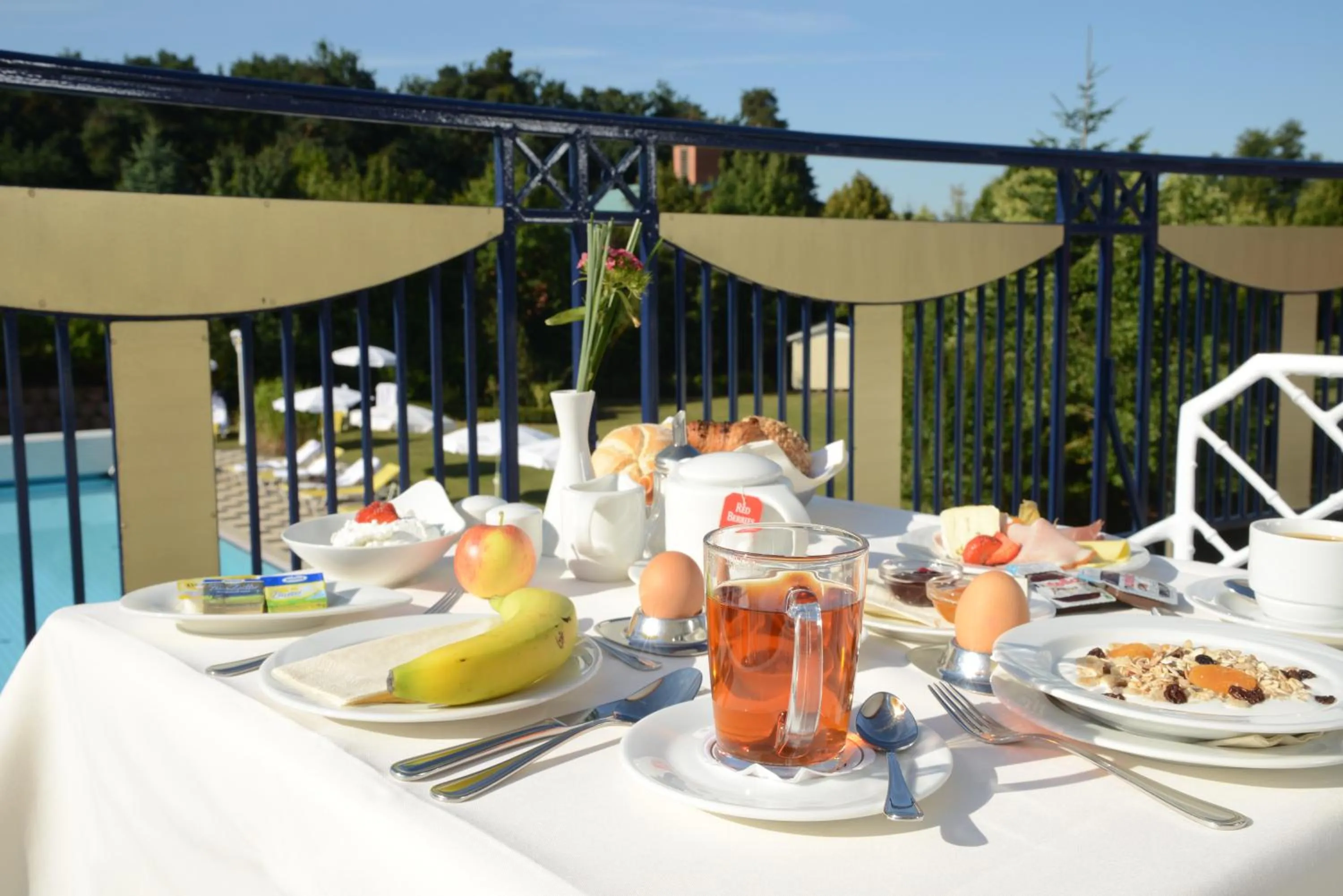 Restaurant/places to eat in The Monarch Hotel