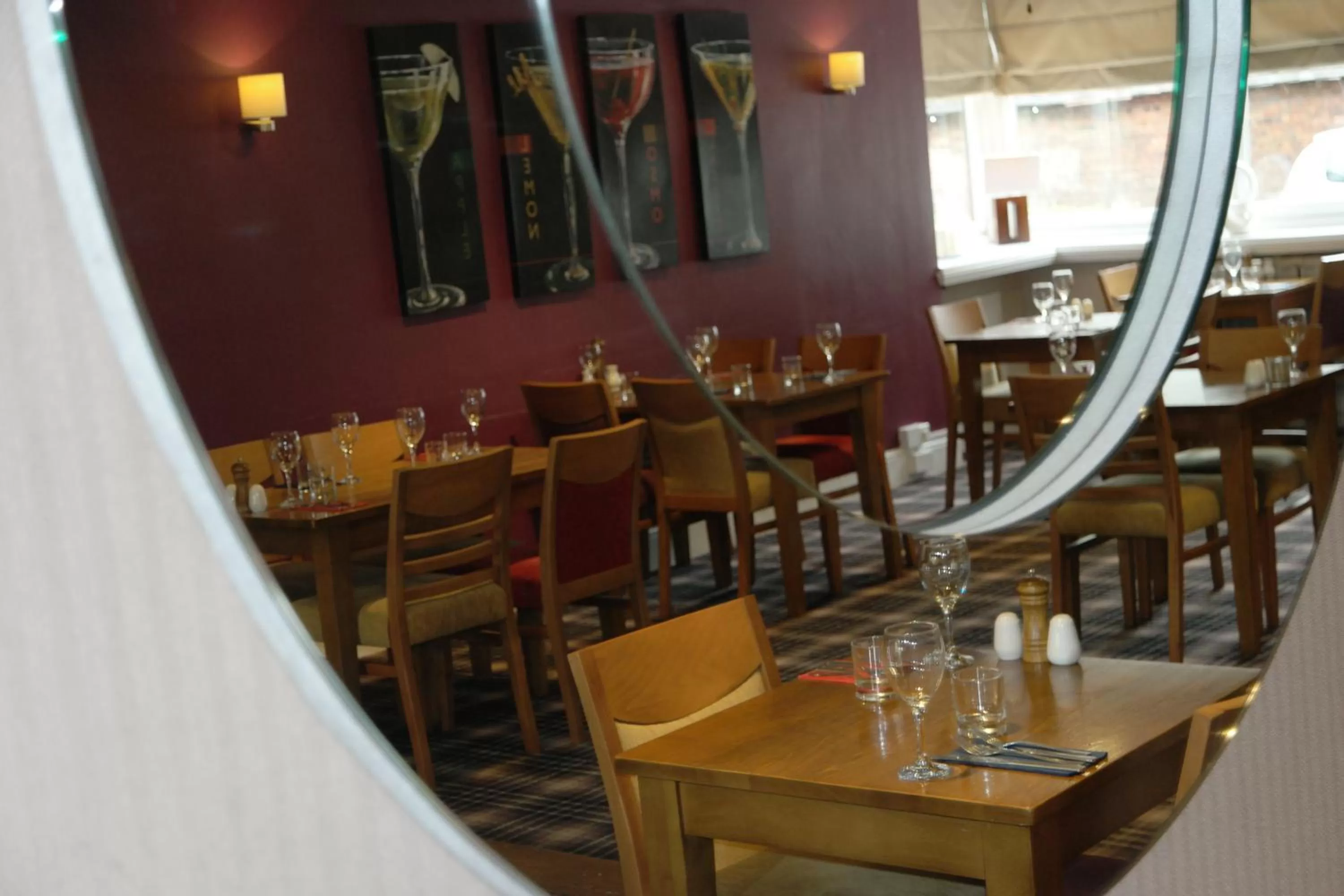 Restaurant/places to eat in The White House Hotel