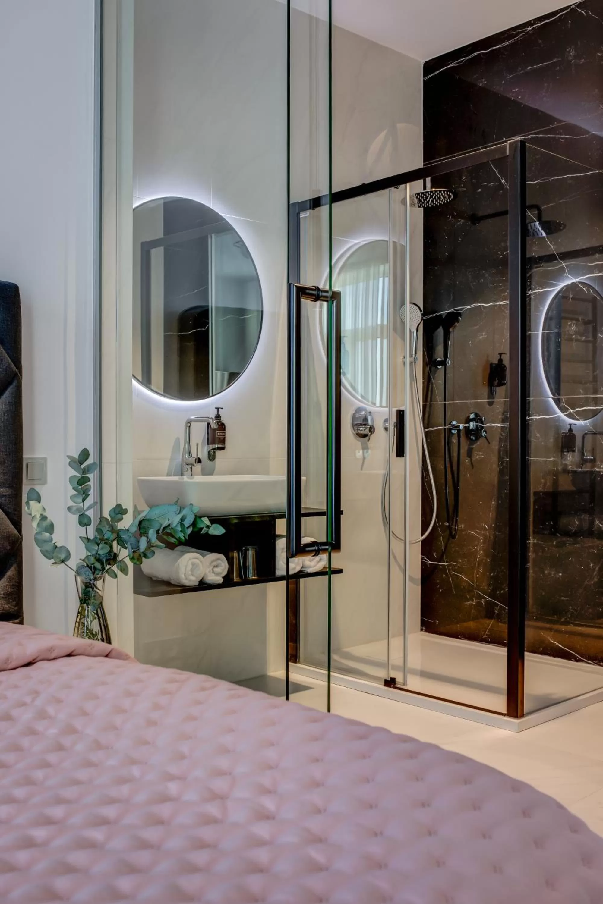 Shower in Hotel Central Park