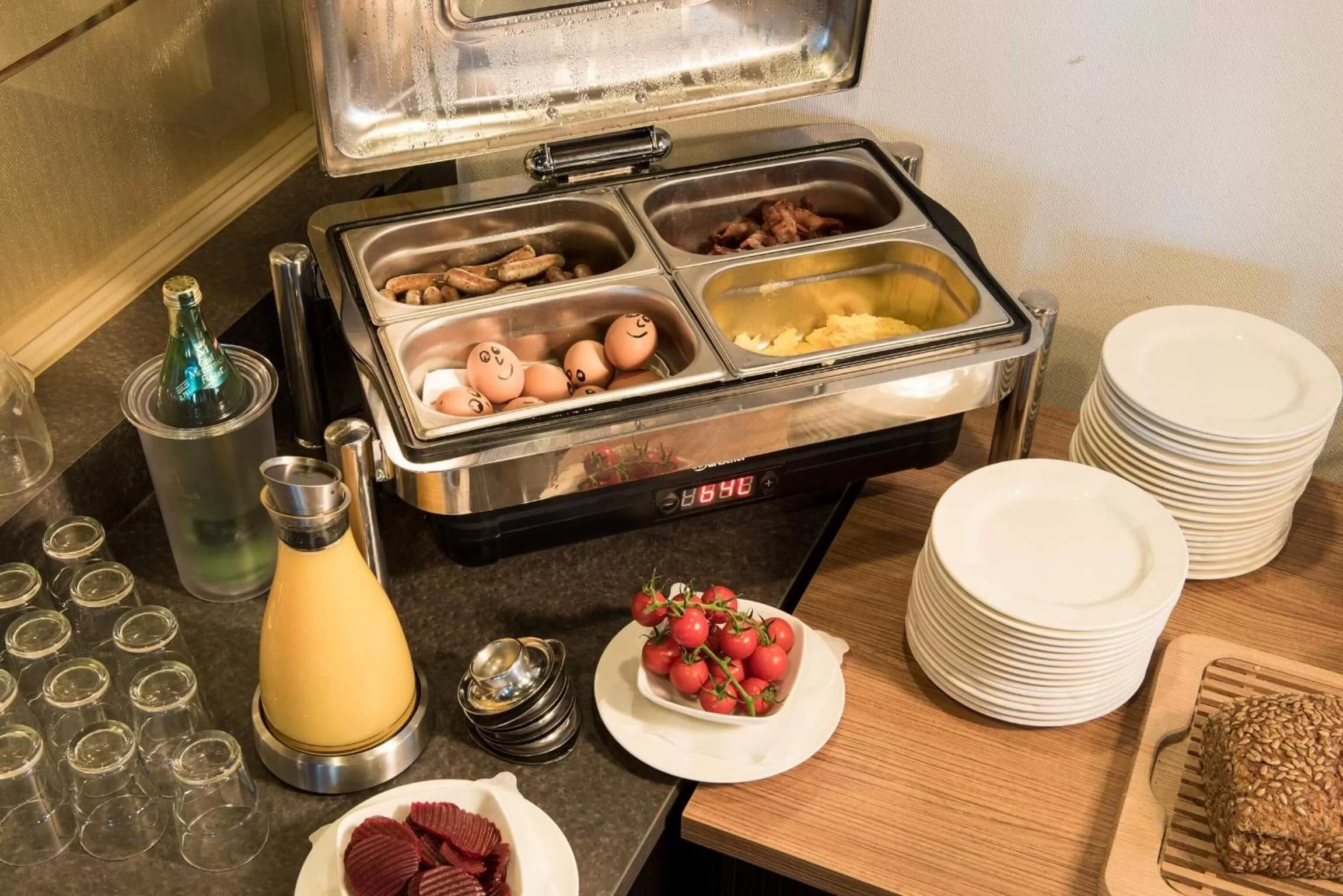 Buffet breakfast in Hotel am Markt