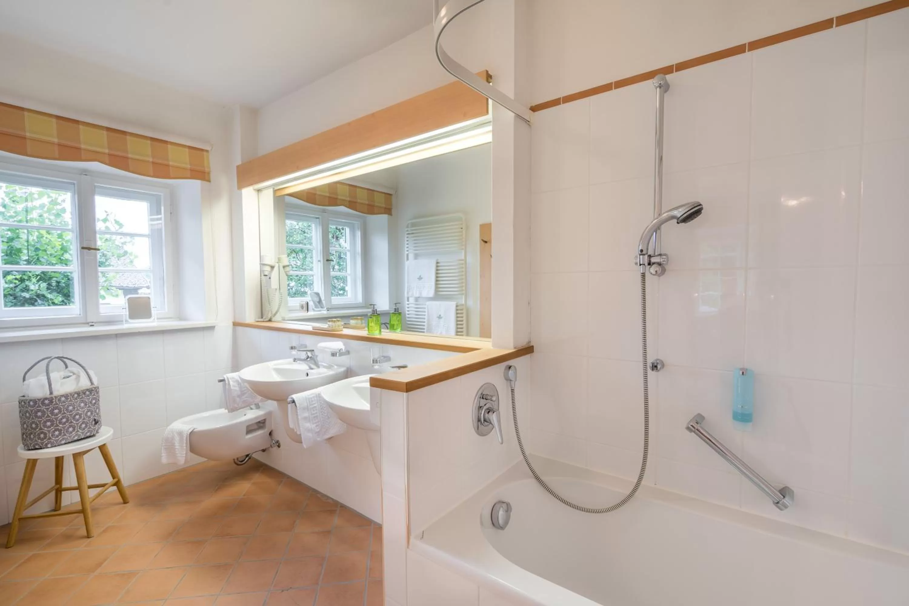 Bathroom in Geldernhaus Hotel garni