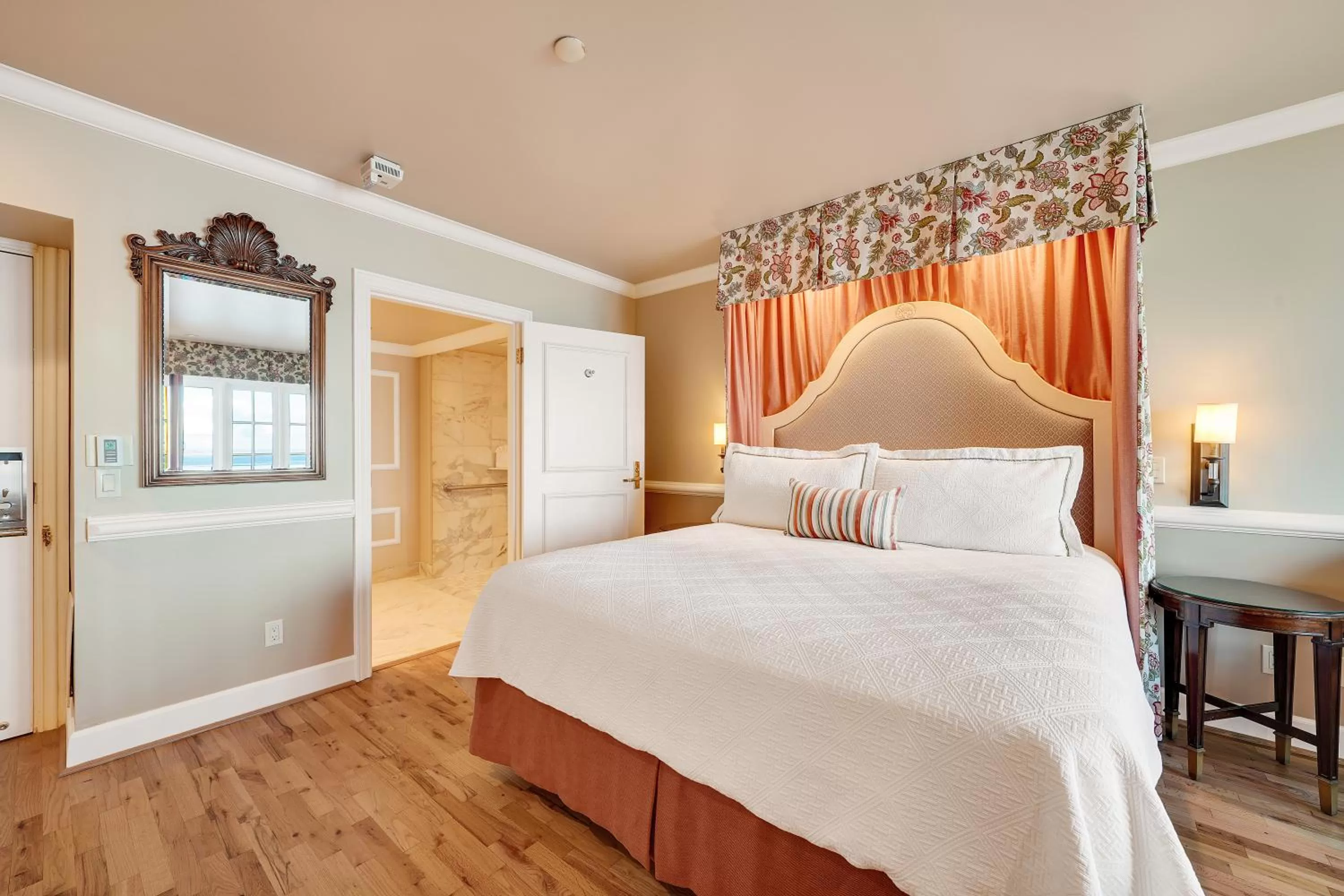 Bed in Spindrift Inn