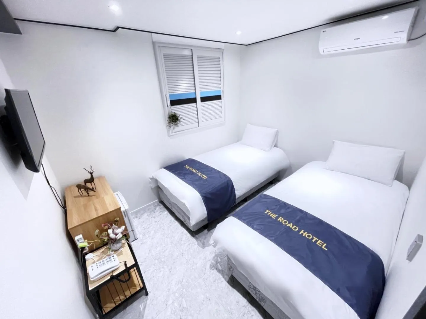 Decorative detail, Bed in The Road Hotel