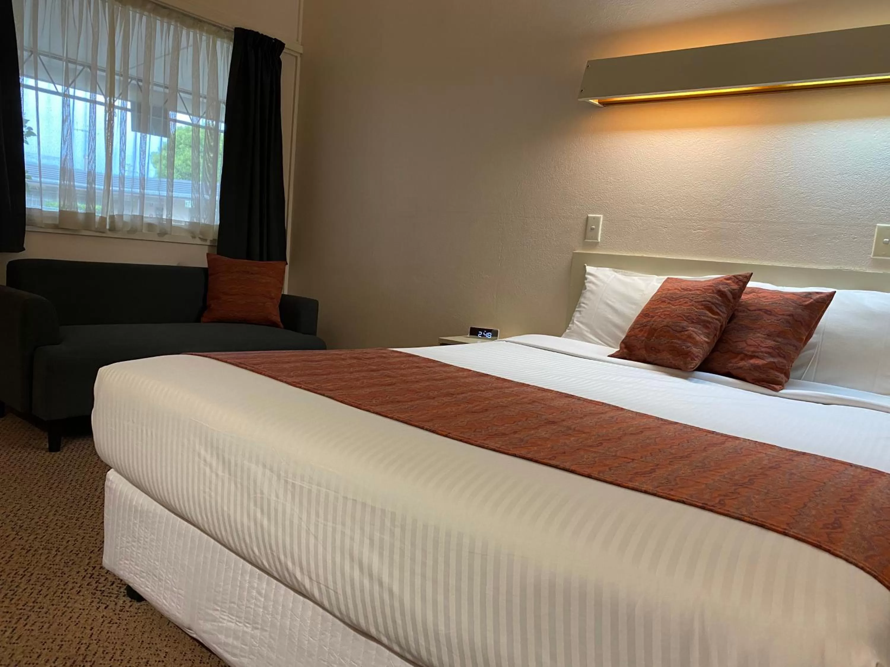 Bed in Ben Hall Motor Inn