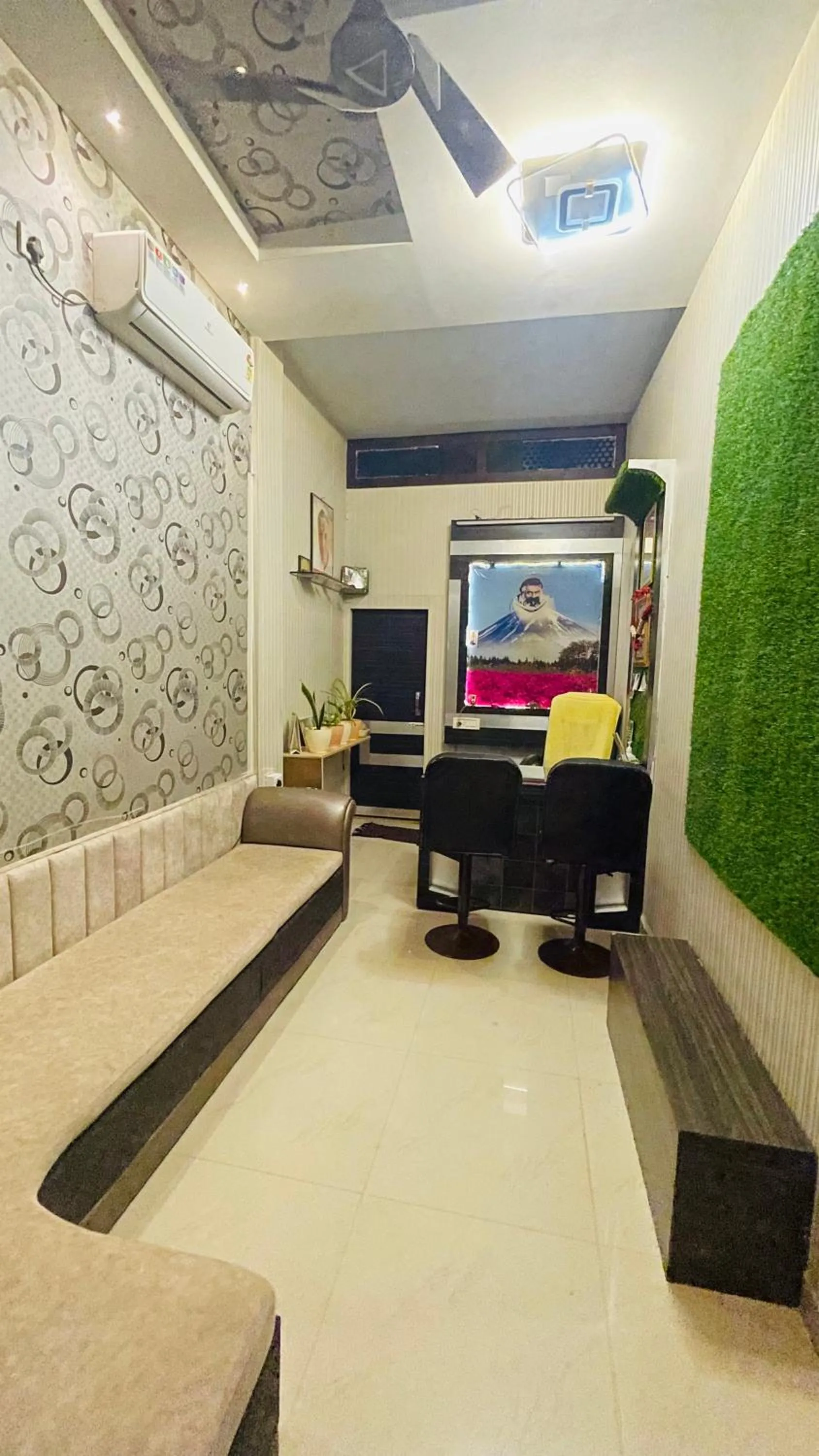 Seating area, Lobby/Reception in SHANTI HERITAGE RESORT