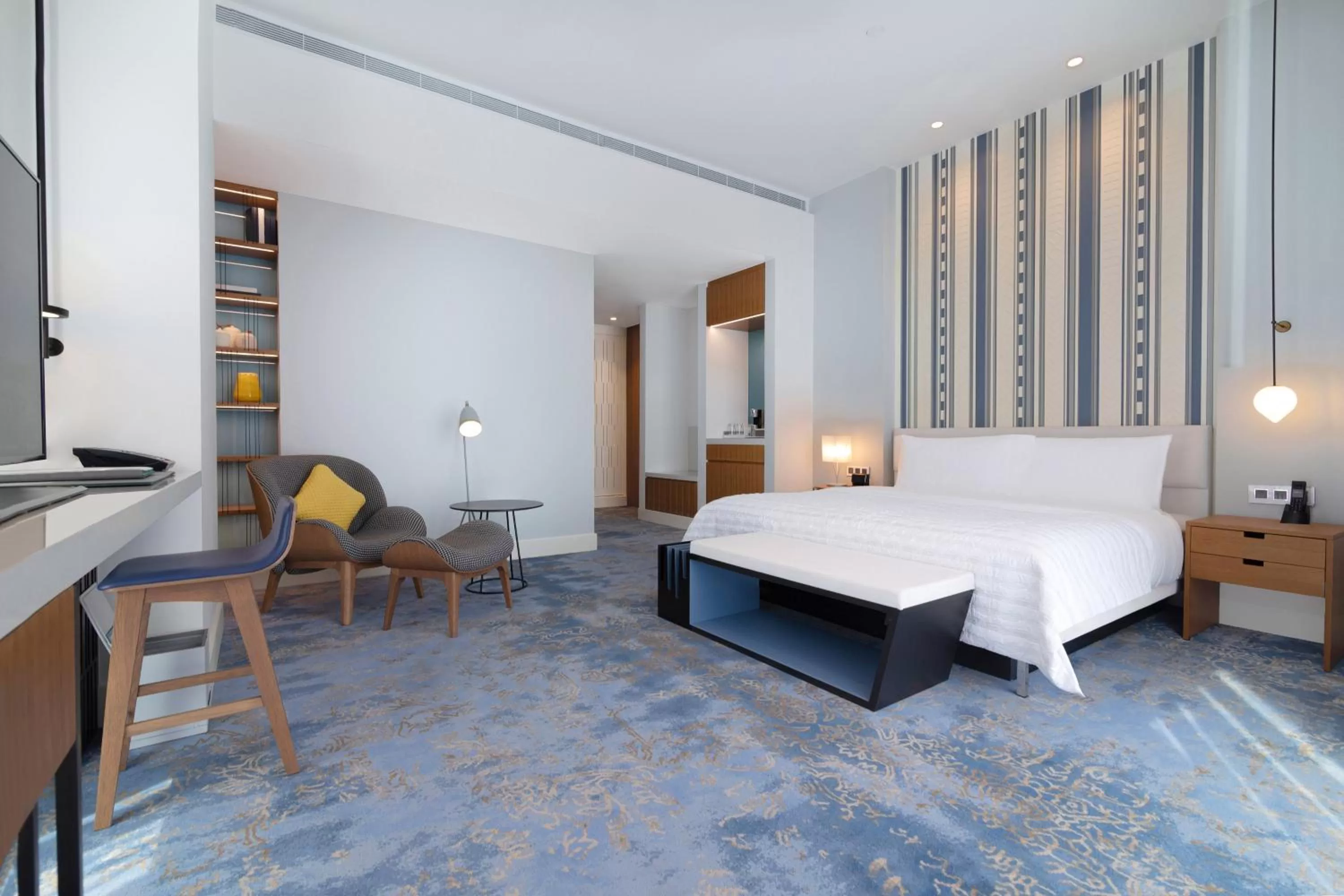 Bedroom, Bed in Le Meridien Riyadh