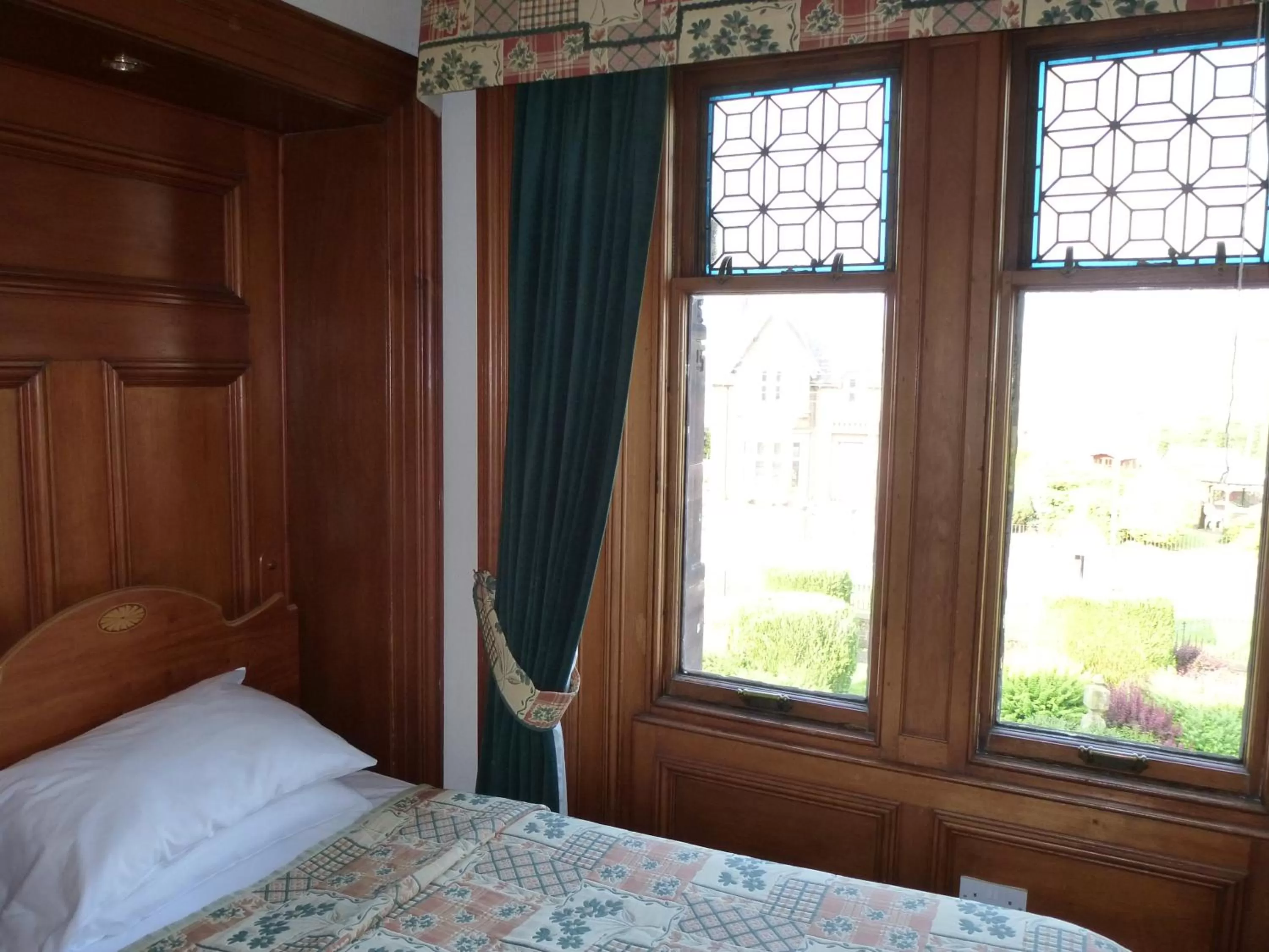 Bed in Somerton House Hotel