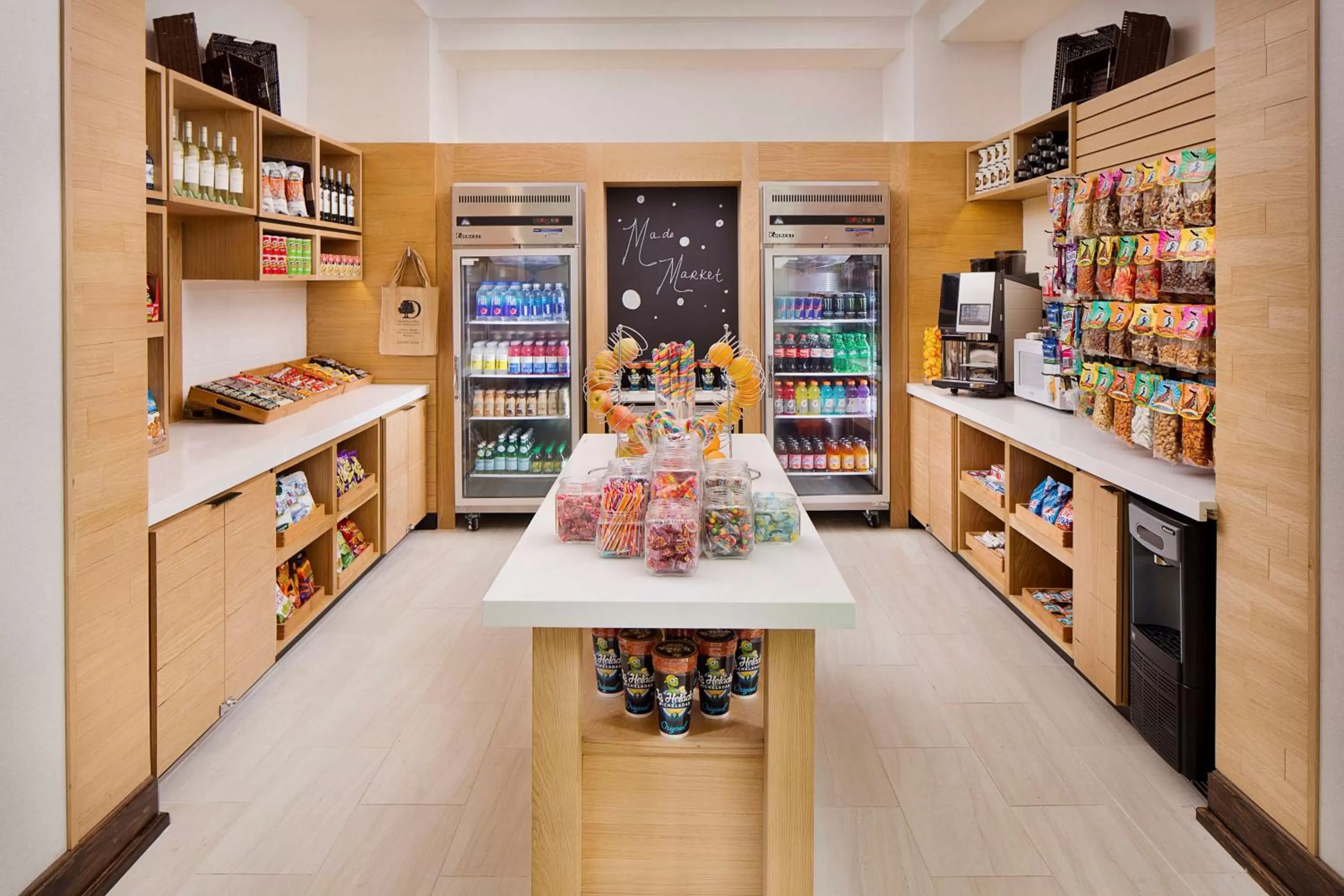 Restaurant/places to eat in DoubleTree by Hilton Los Angeles/Commerce