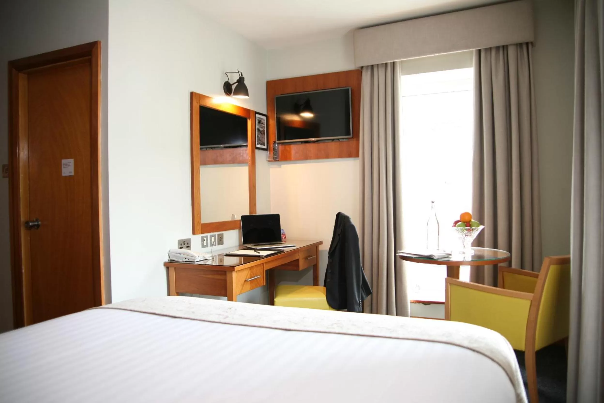 Bed in Treacys Hotel & Leisure Centre Waterford