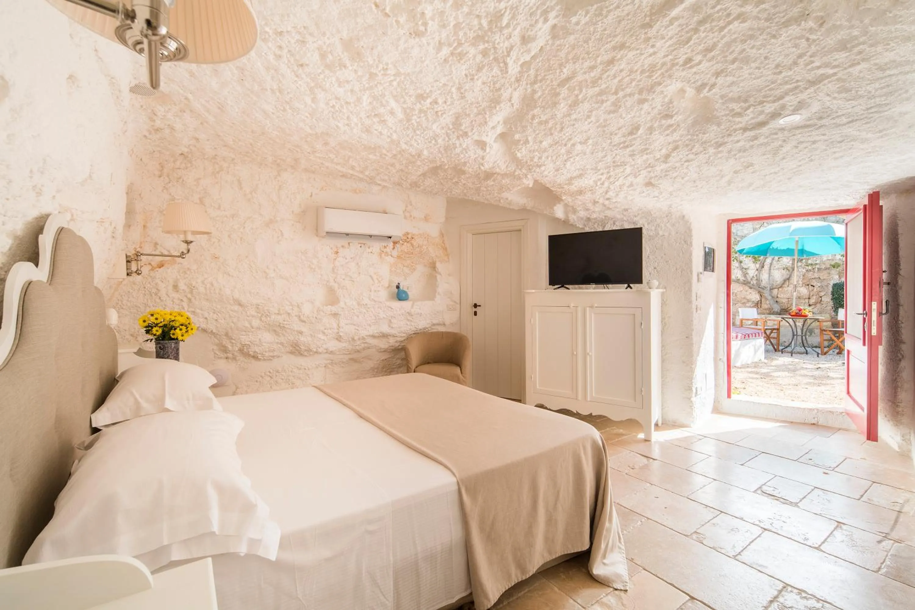 Photo of the whole room, Bed in Masseria Torre Coccaro