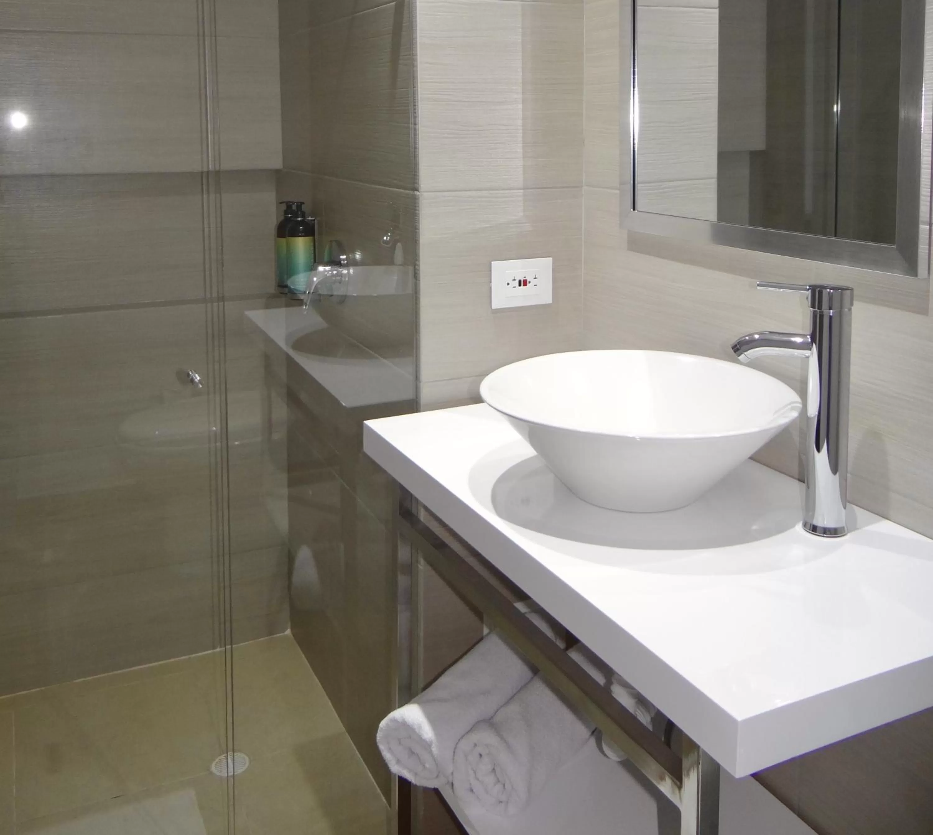Bathroom in Wyndham Garden Cartagena