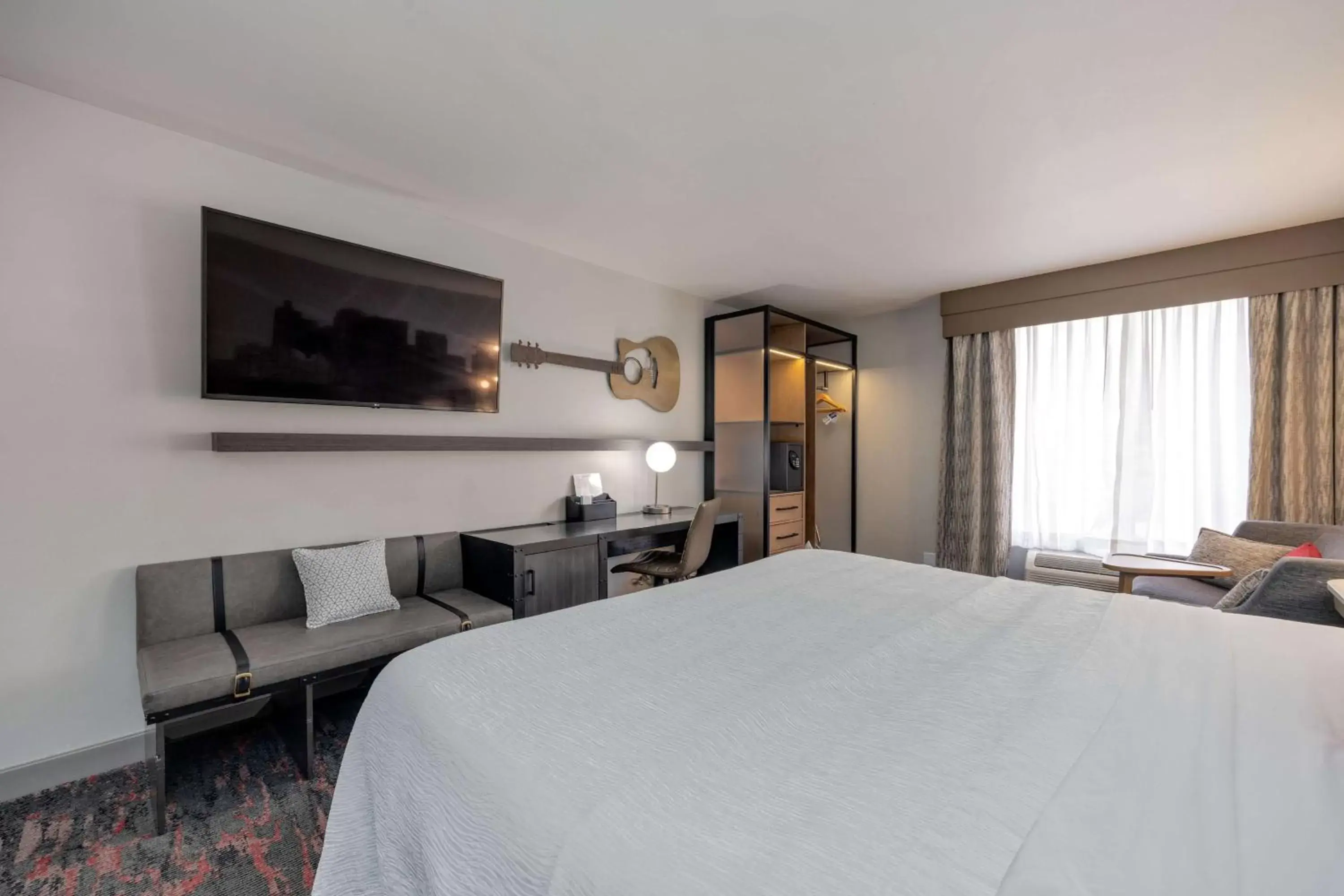 King Room with Sofa Bed - Disability Access/Non-Smoking in Best Western Downtown PLUS Music Row King Room with Sofa Bed - Disability Access/Non-Smoking in Best Western Downtown PLUS Music Row