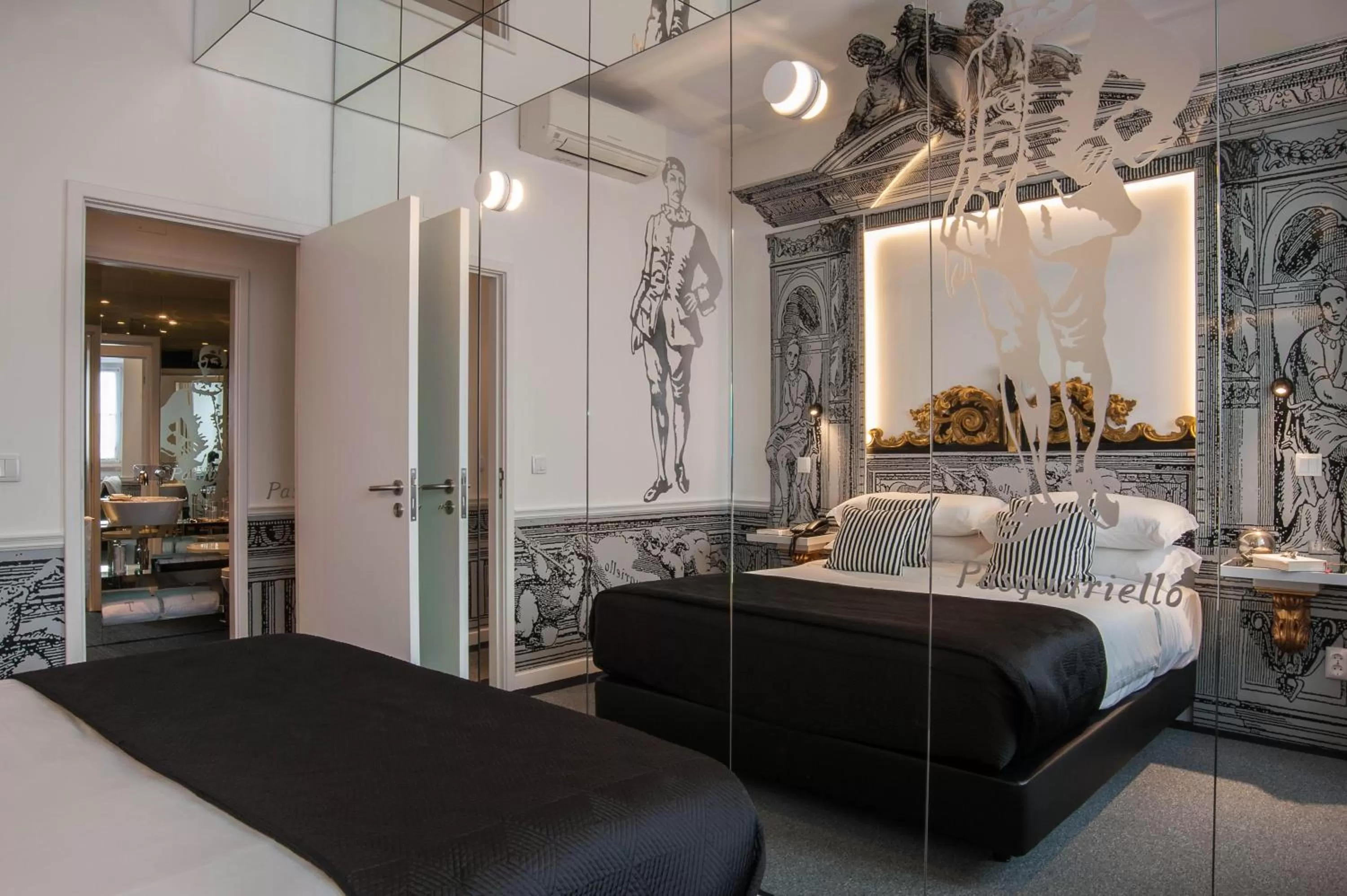 Photo of the whole room, Bed in Teatro Boutique Rooms & Suites