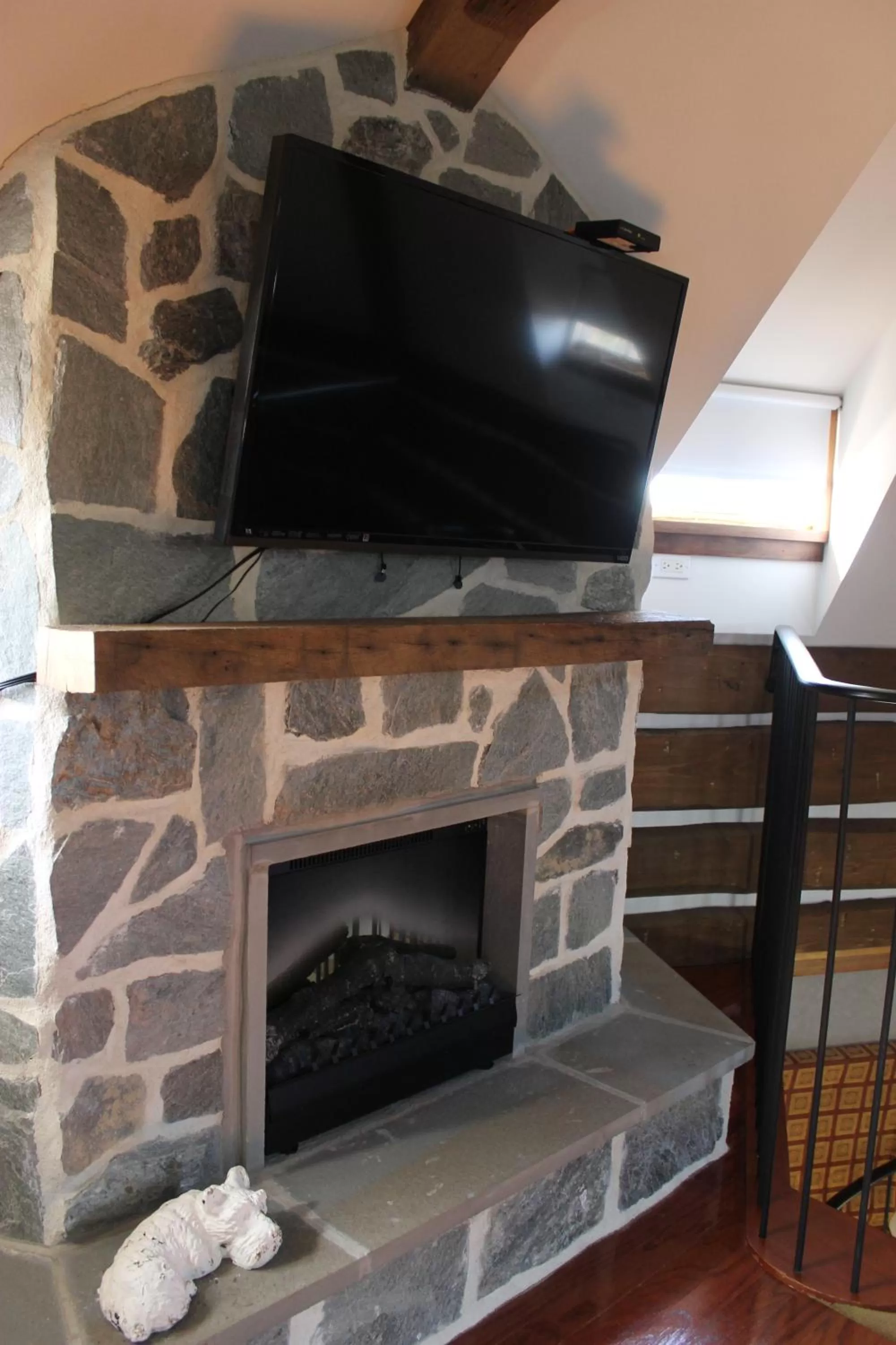 TV/Entertainment Center in Twin Pine Manor