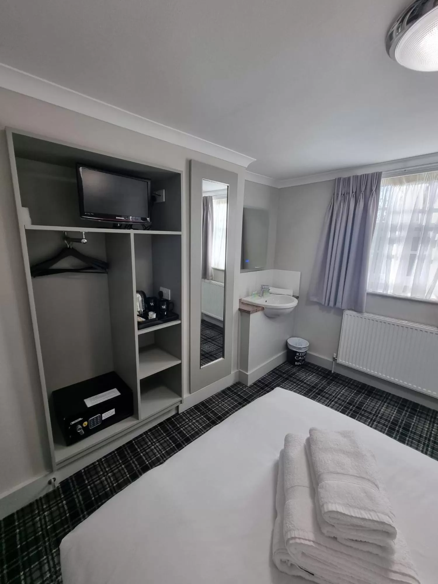 Bed in Howard Winchester Hotel