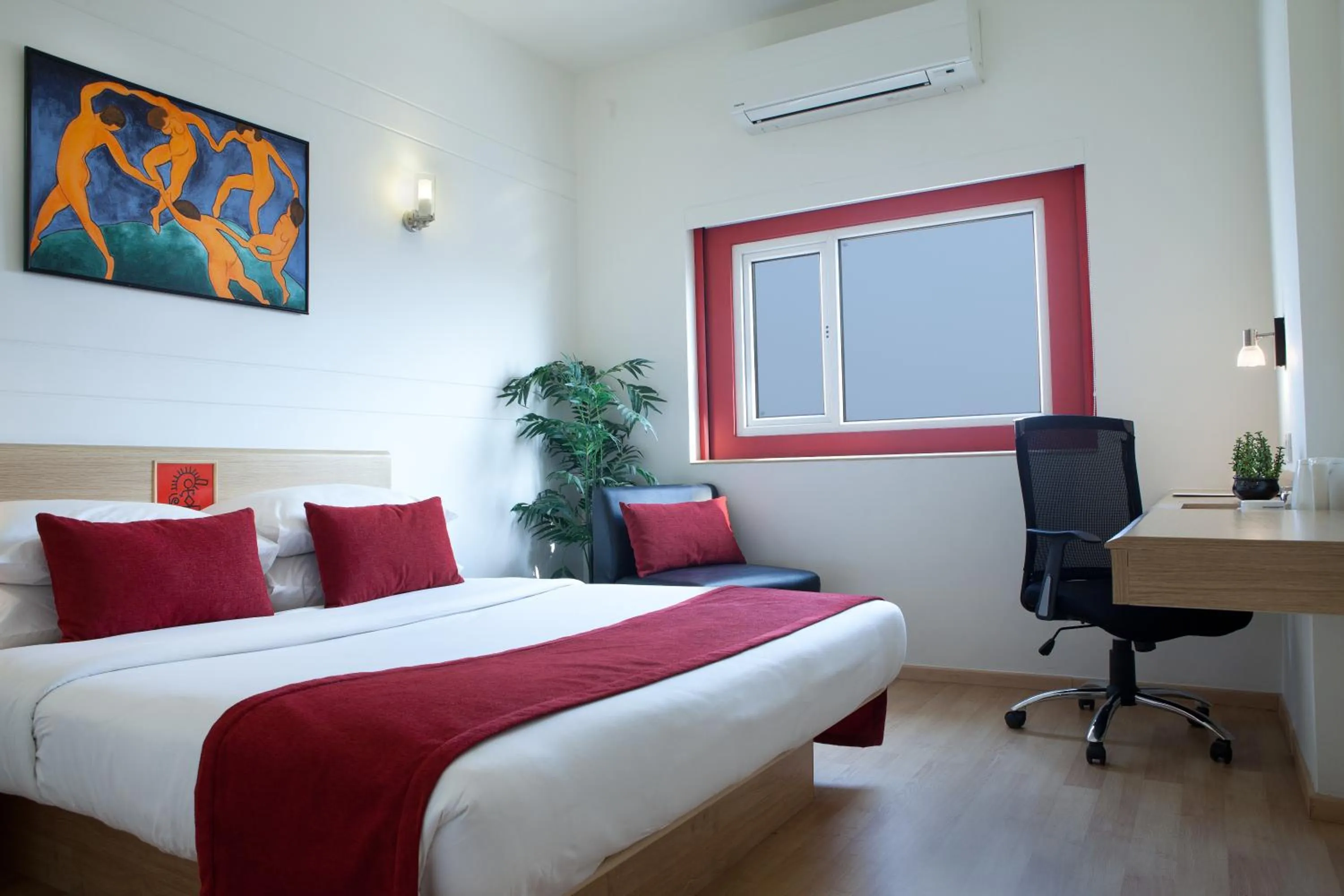 Photo of the whole room, Bed in Red Fox by Lemon Tree Hotels, East Delhi