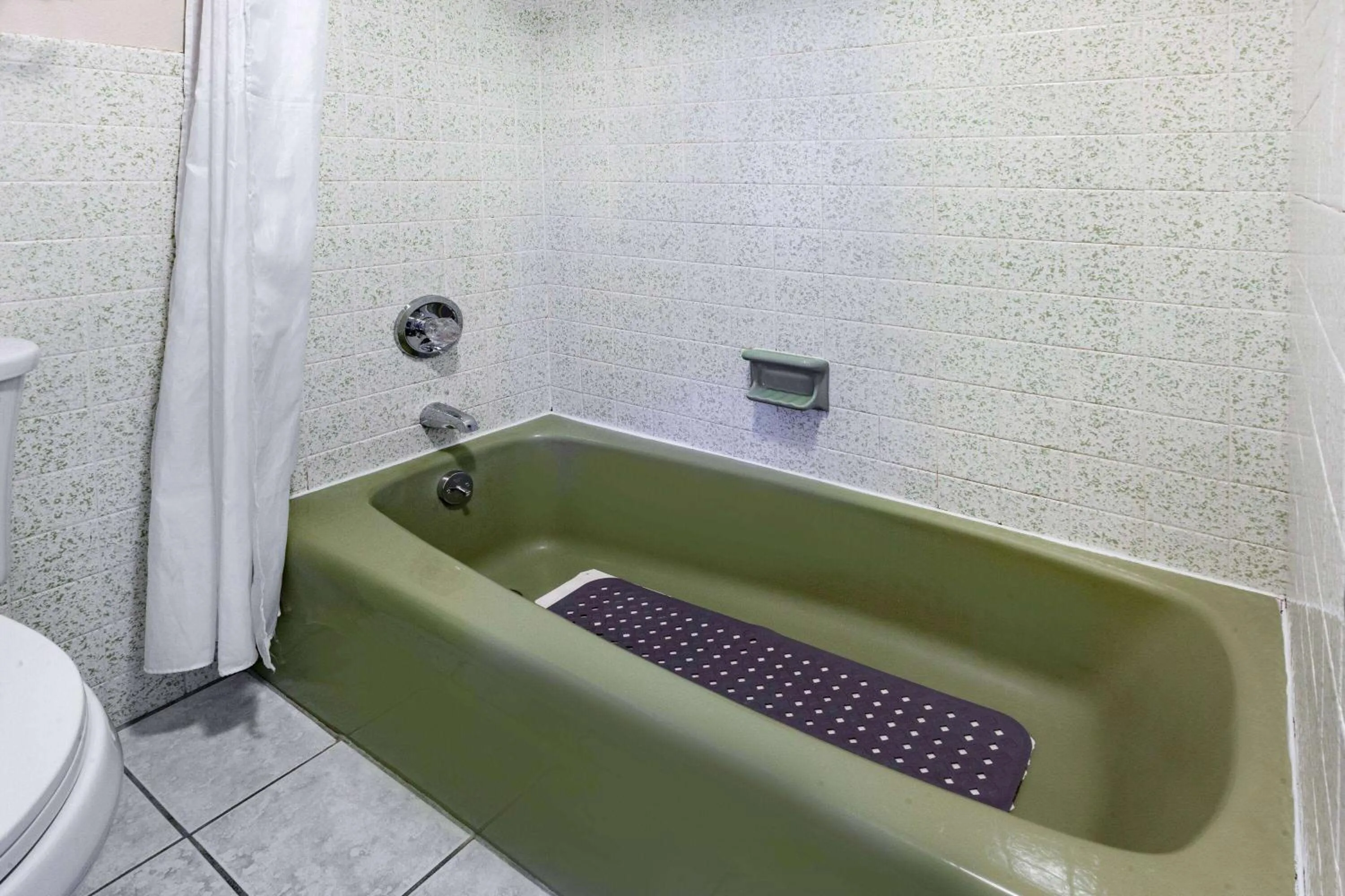 Shower in Days Inn & Suites by Wyndham St. Ignace Lakefront