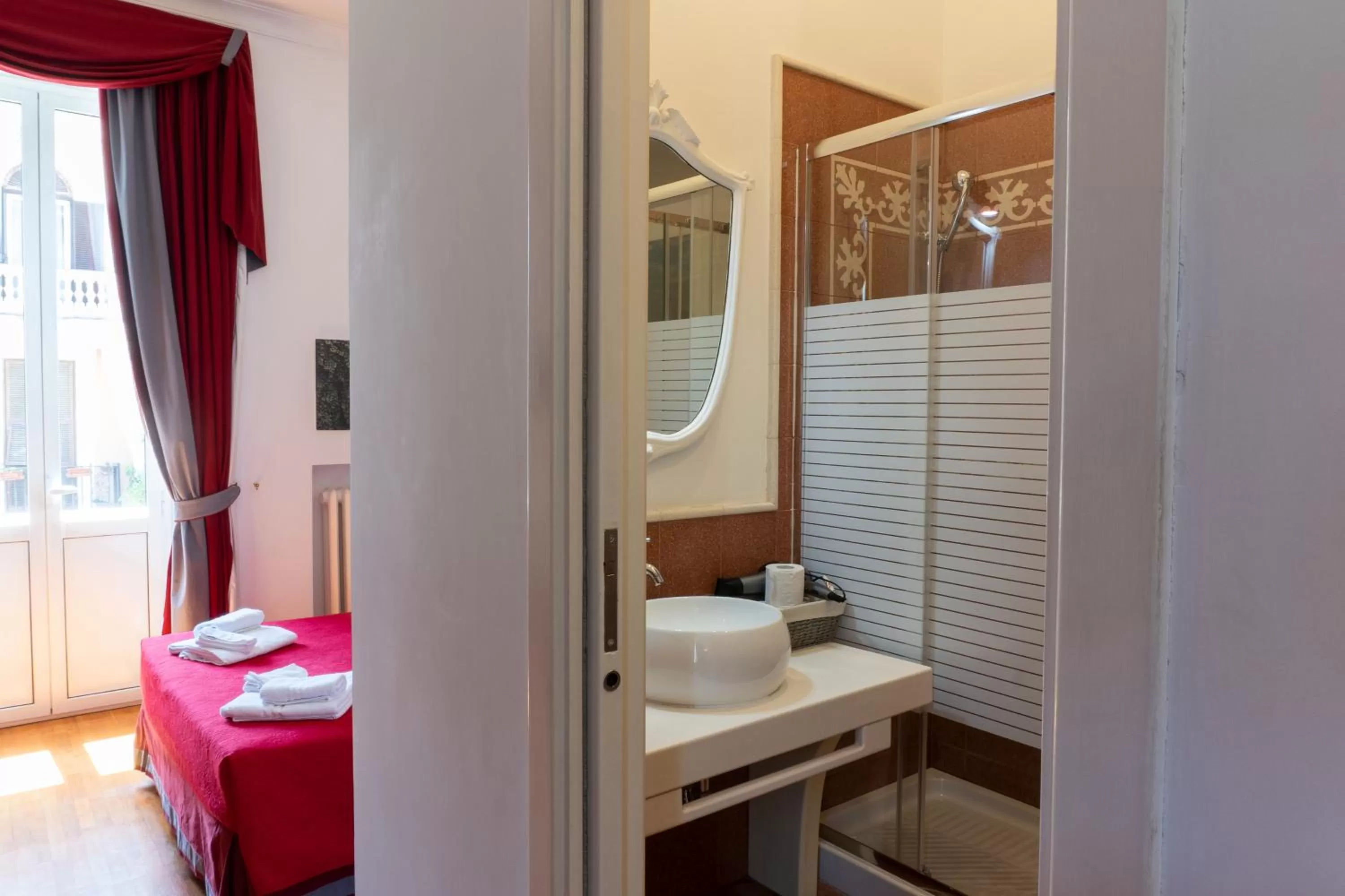 Shower in Residenza Romana