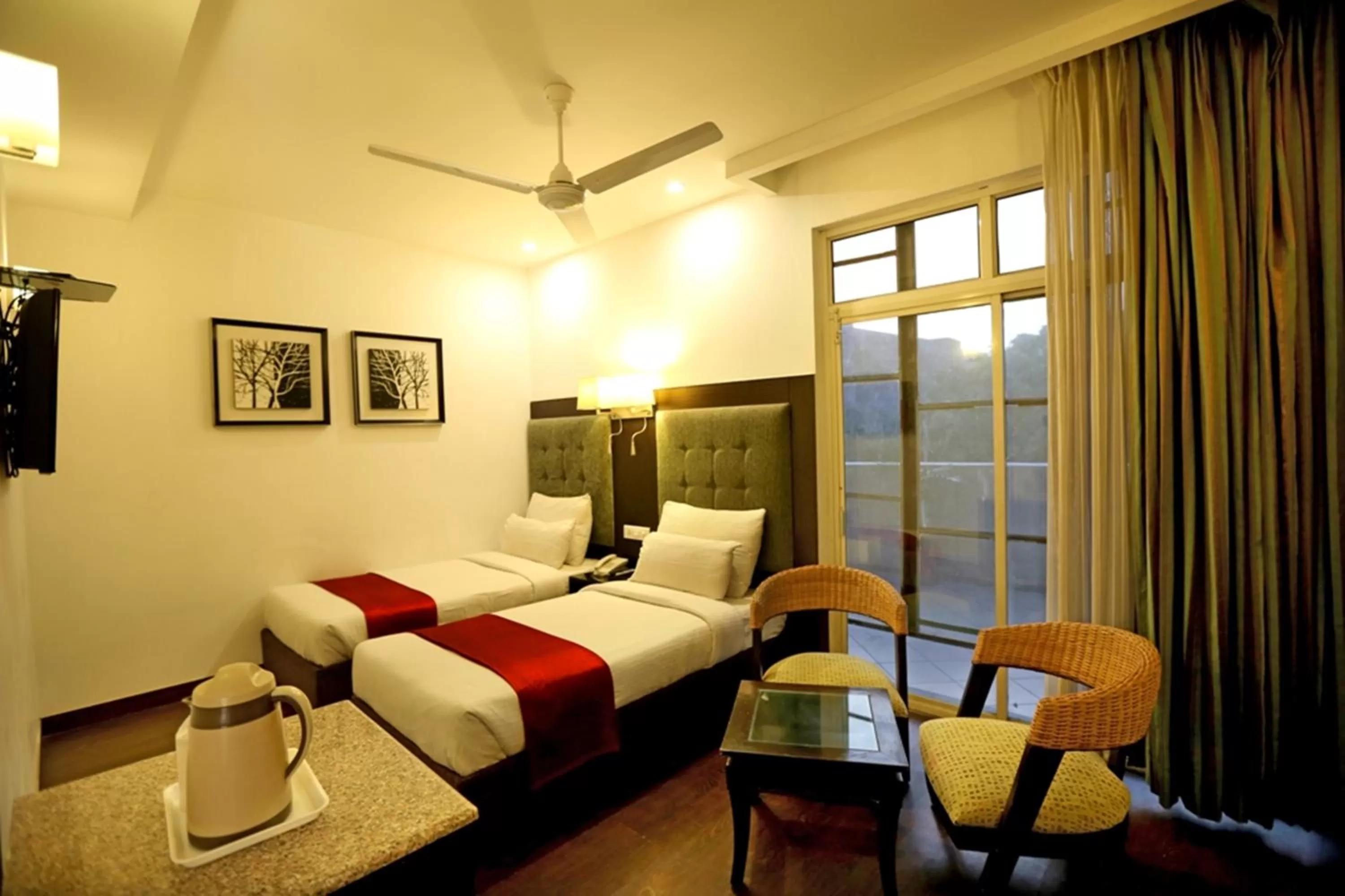 View (from property/room), Bed in Hotel Oyster