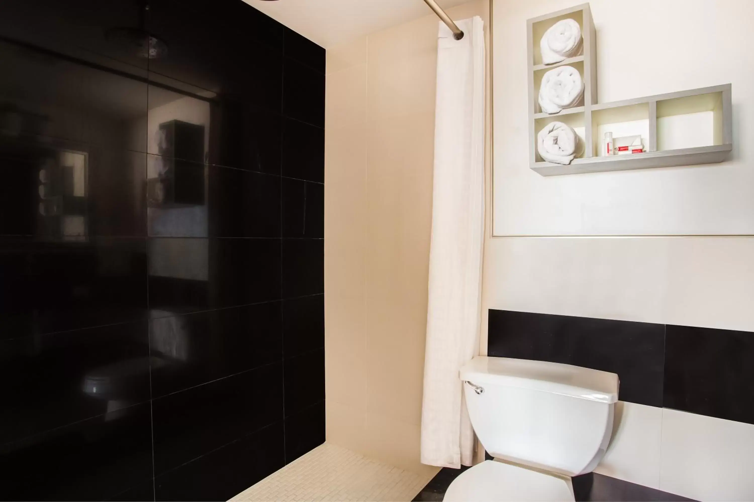 King Room - Disability Access - Non-Smoking in Arya Blu Inn and Suites King Room - Disability Access - Non-Smoking in Arya Blu Inn and Suites