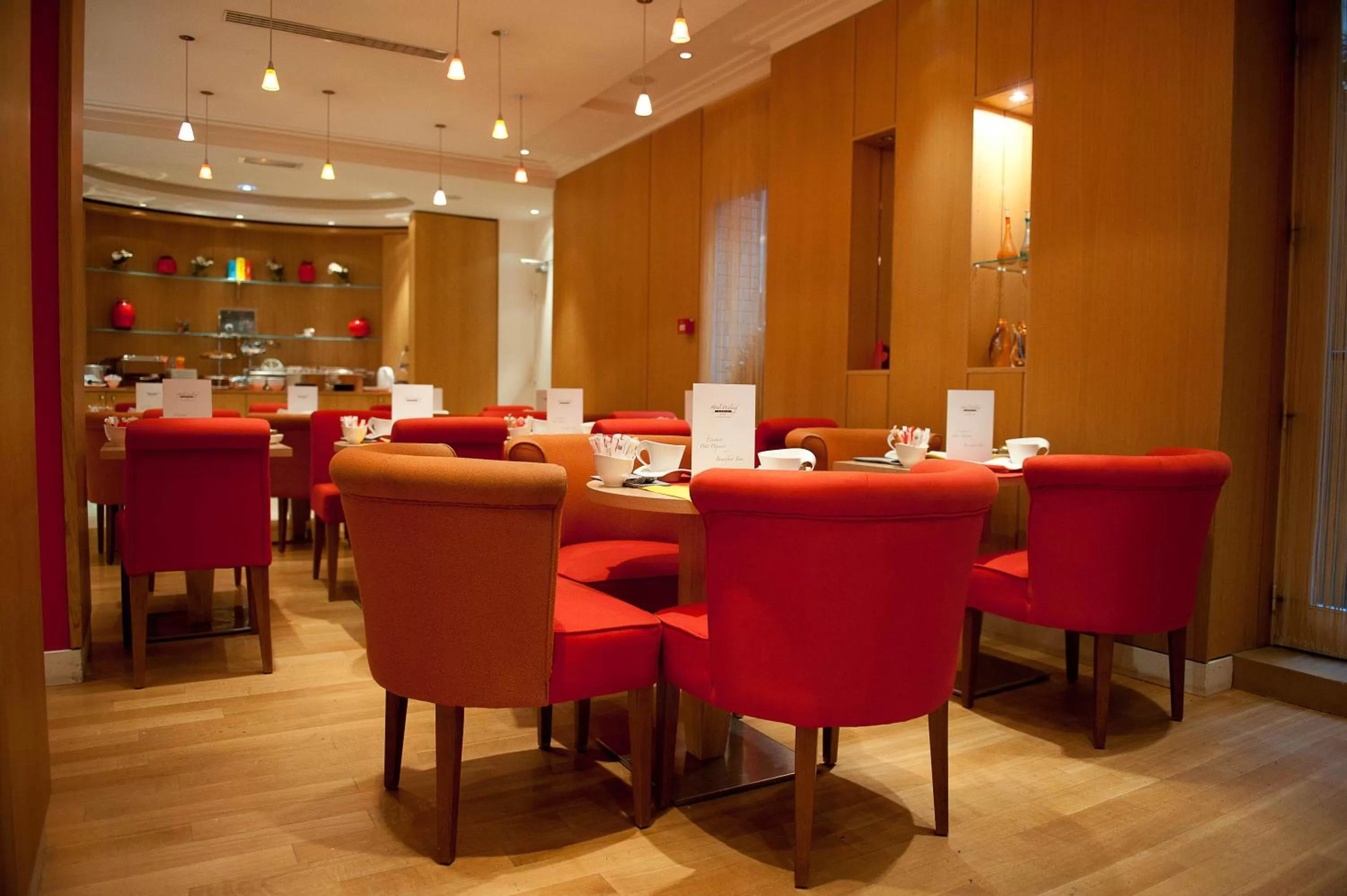 Restaurant/places to eat in Westside Arc de Triomphe Hotel