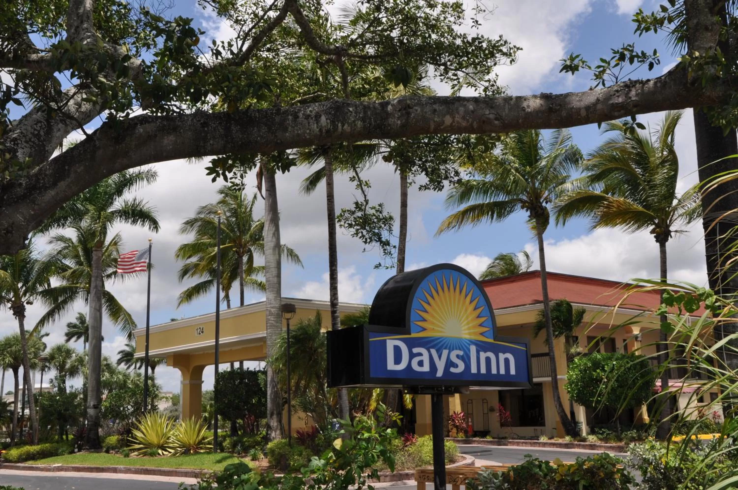 Facade/entrance in Days Inn by Wyndham Florida City