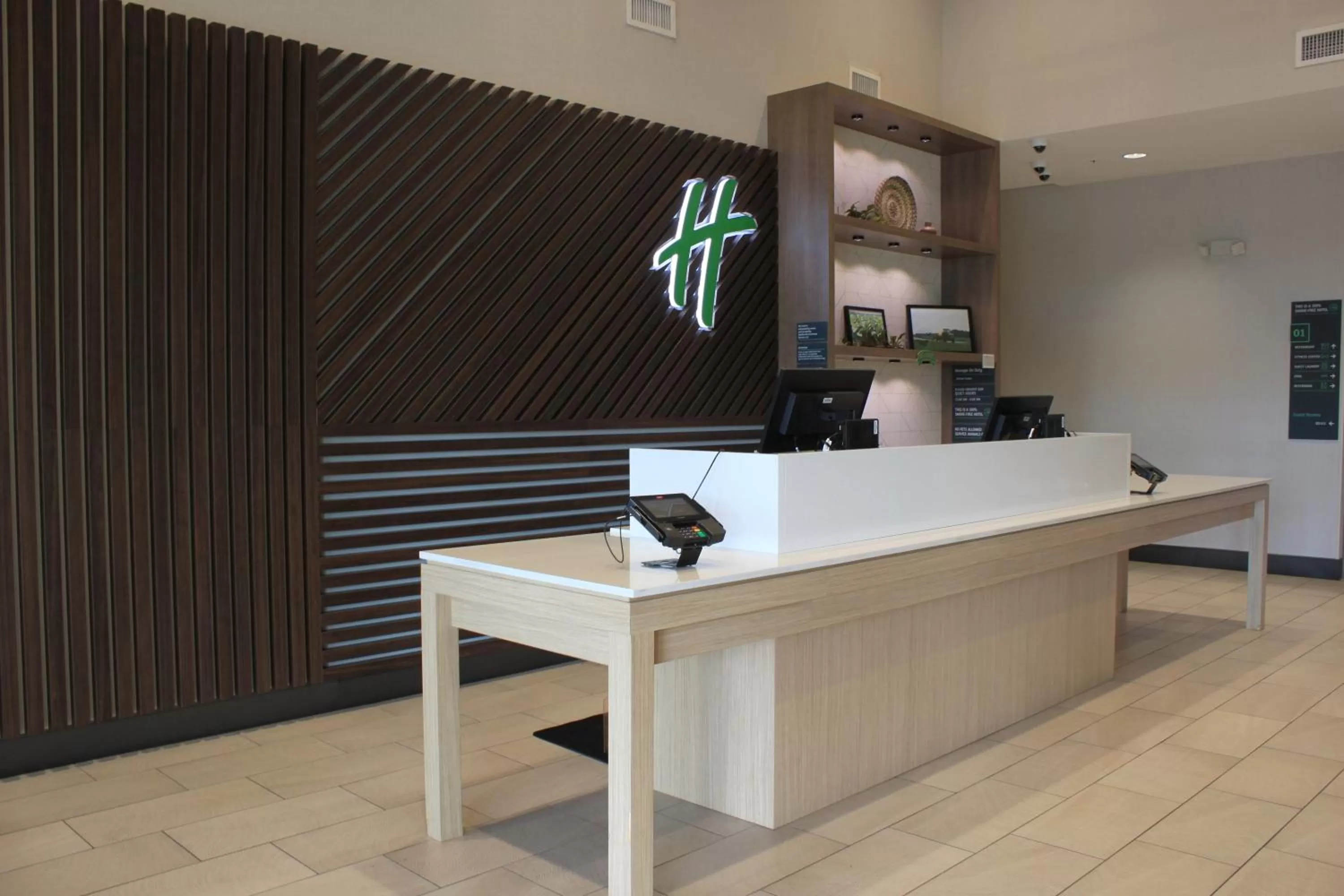 Property building in Holiday Inn & Suites - Hopkinsville - Convention Ctr by IHG