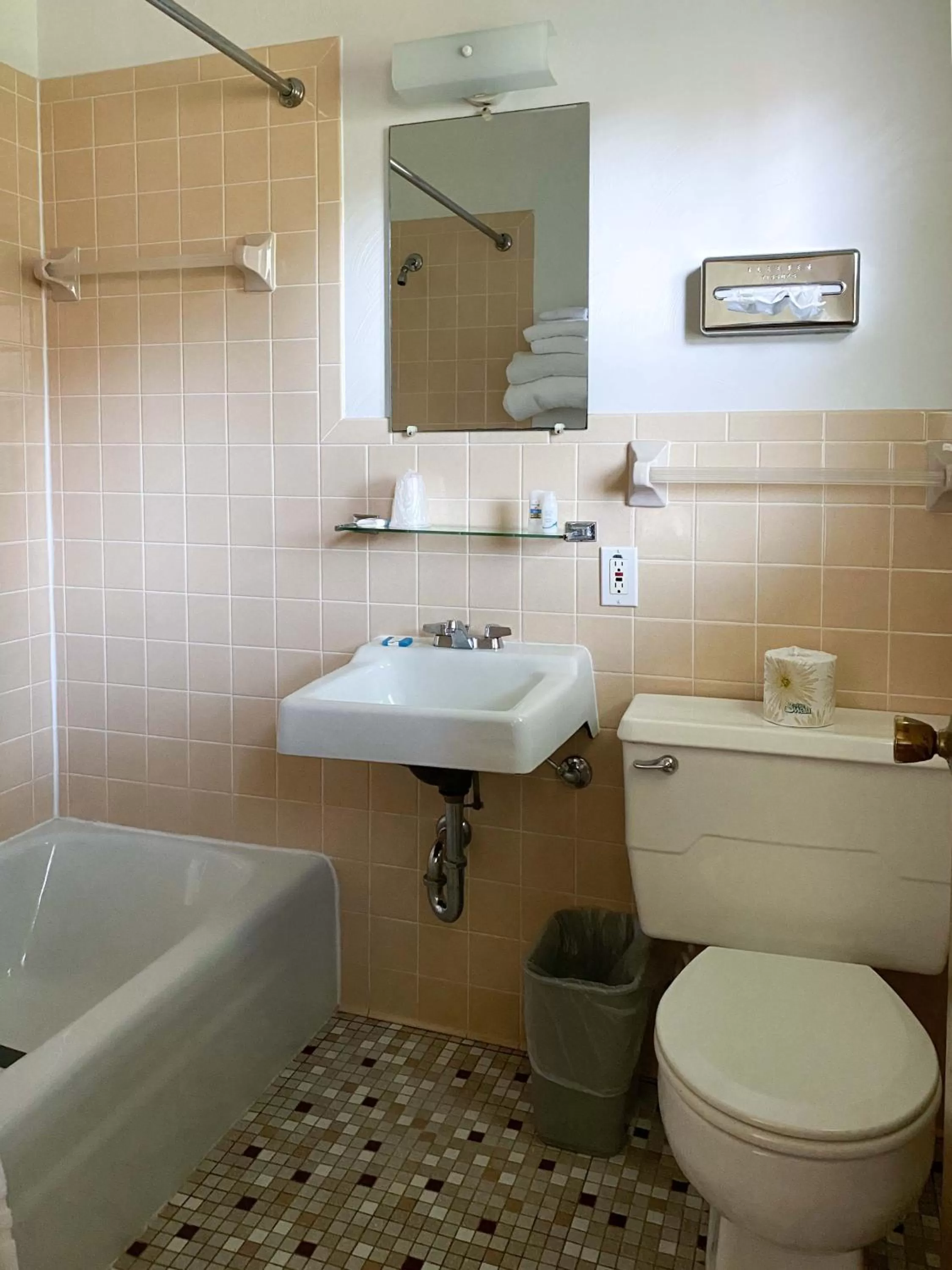 Bathroom in The River Hills Motel - Algoma, WI - Near Door County