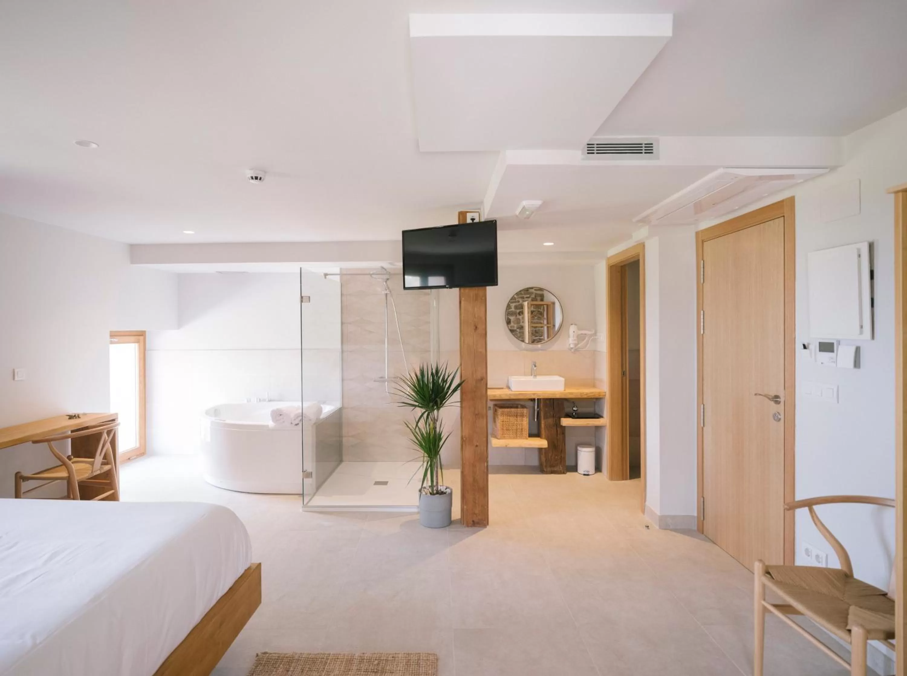 Photo of the whole room, Bed in Hotel Nafarrola - Gastronomy & Wine