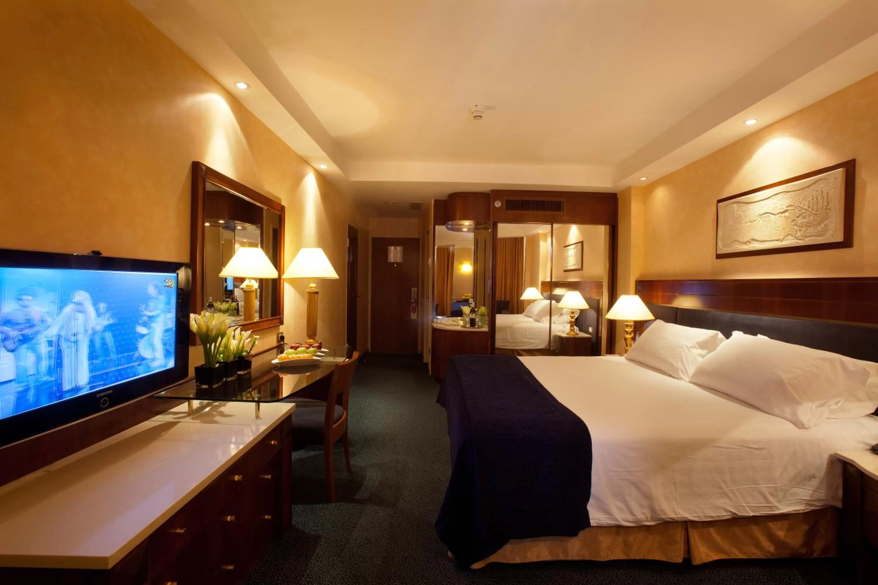 Photo of the whole room, Bed in Leonardo Plaza Hotel Jerusalem