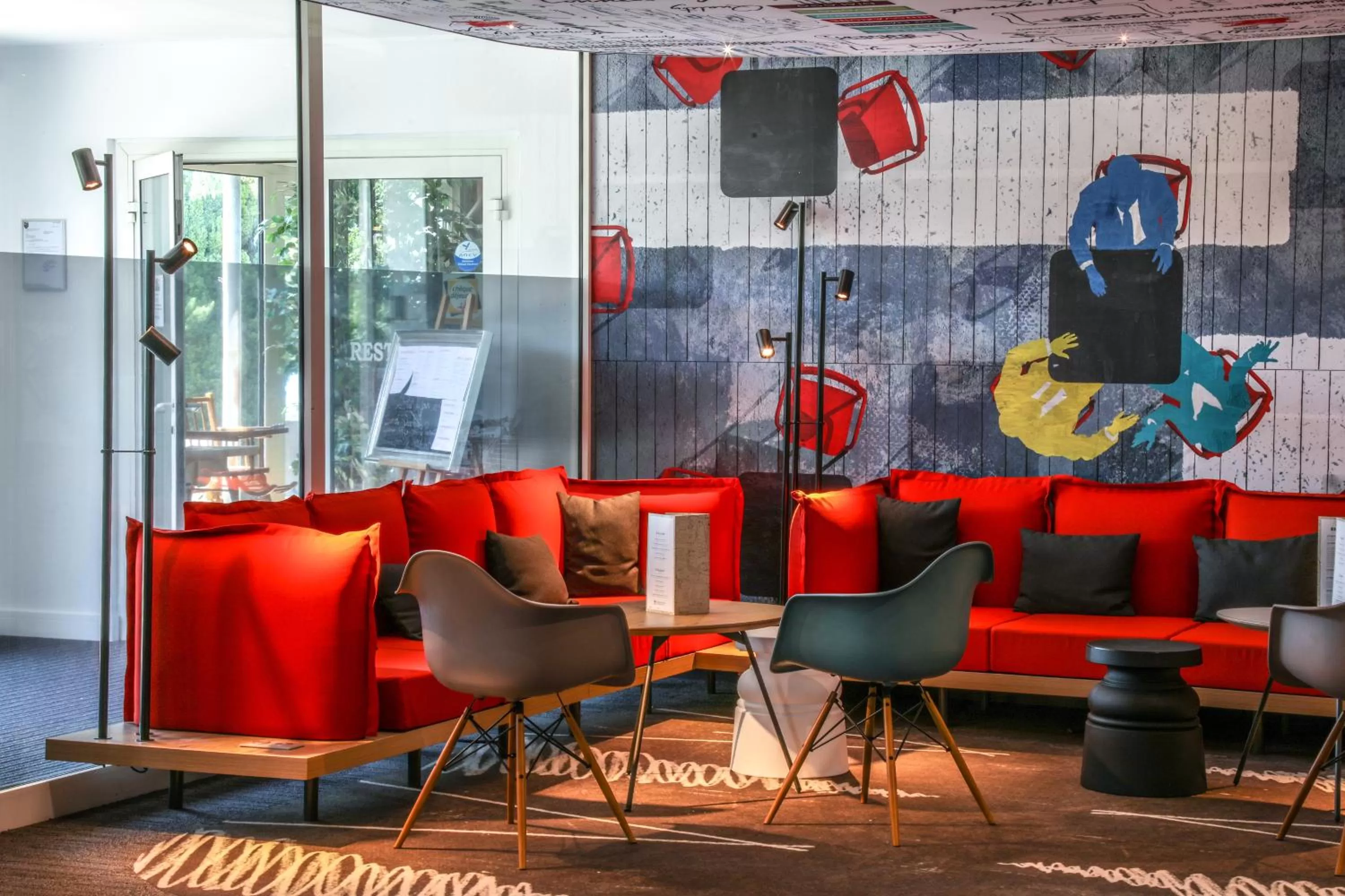 Lobby or reception in ibis Orange Sud