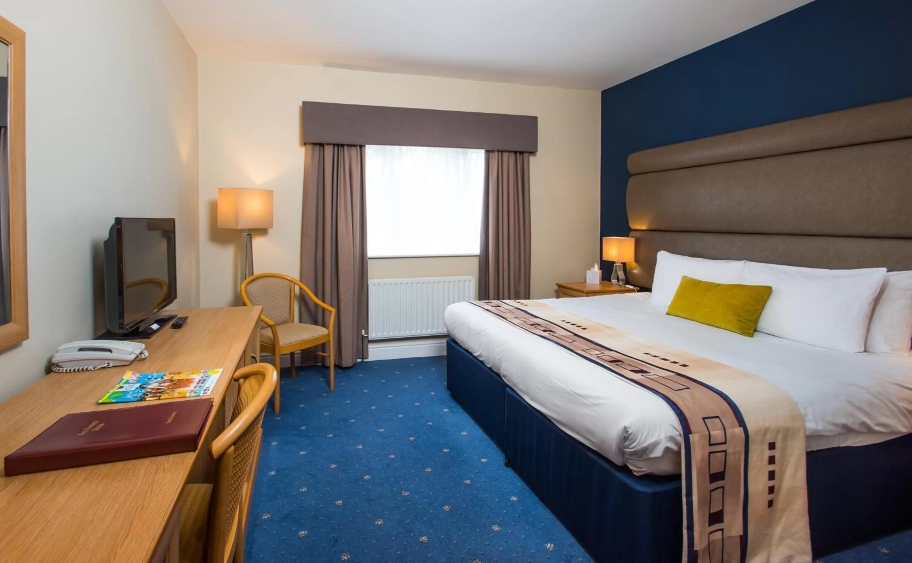 Bed in Mercure Newbury West Grange Hotel