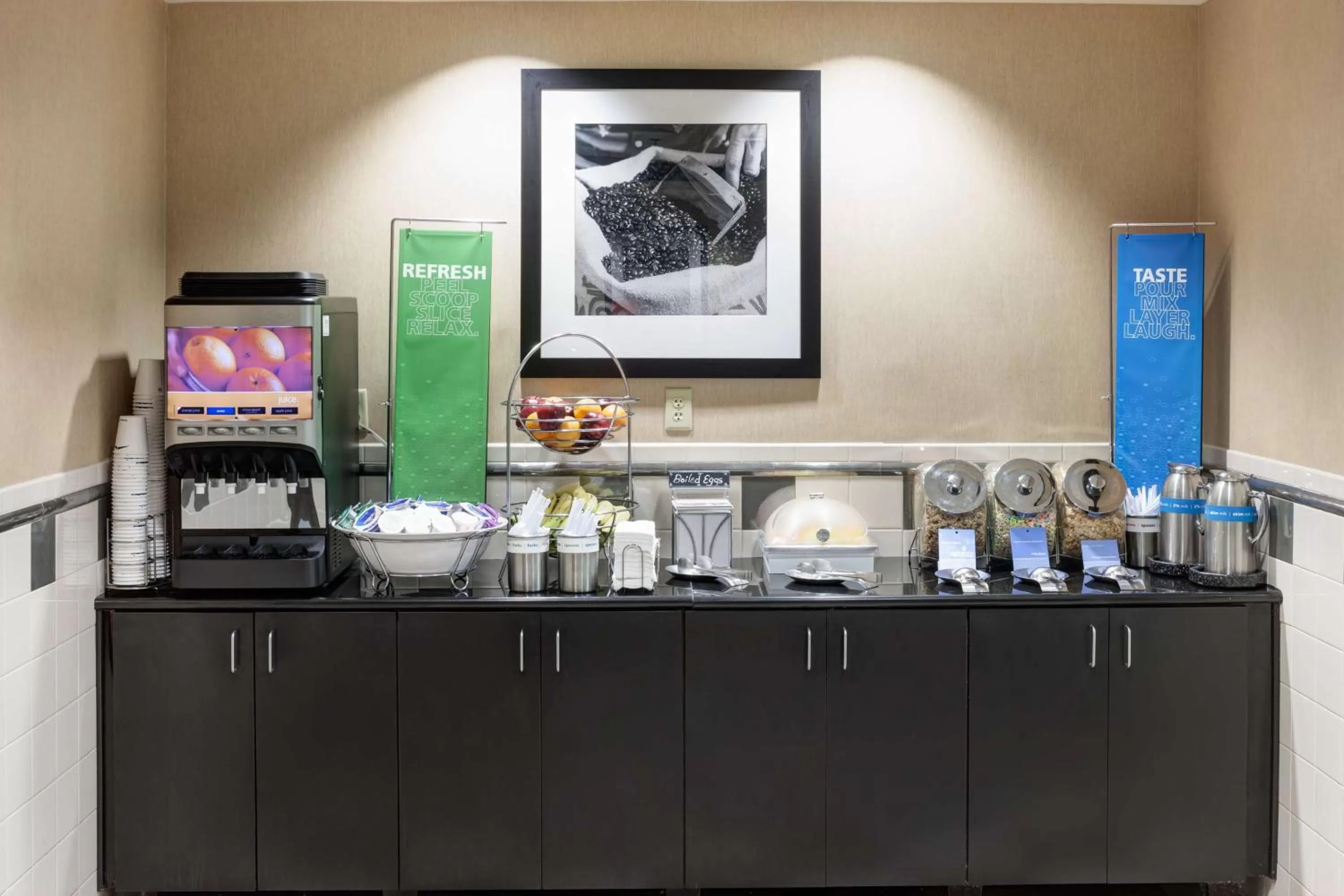 Breakfast in Hampton Inn & Suites Gainesville Downtown