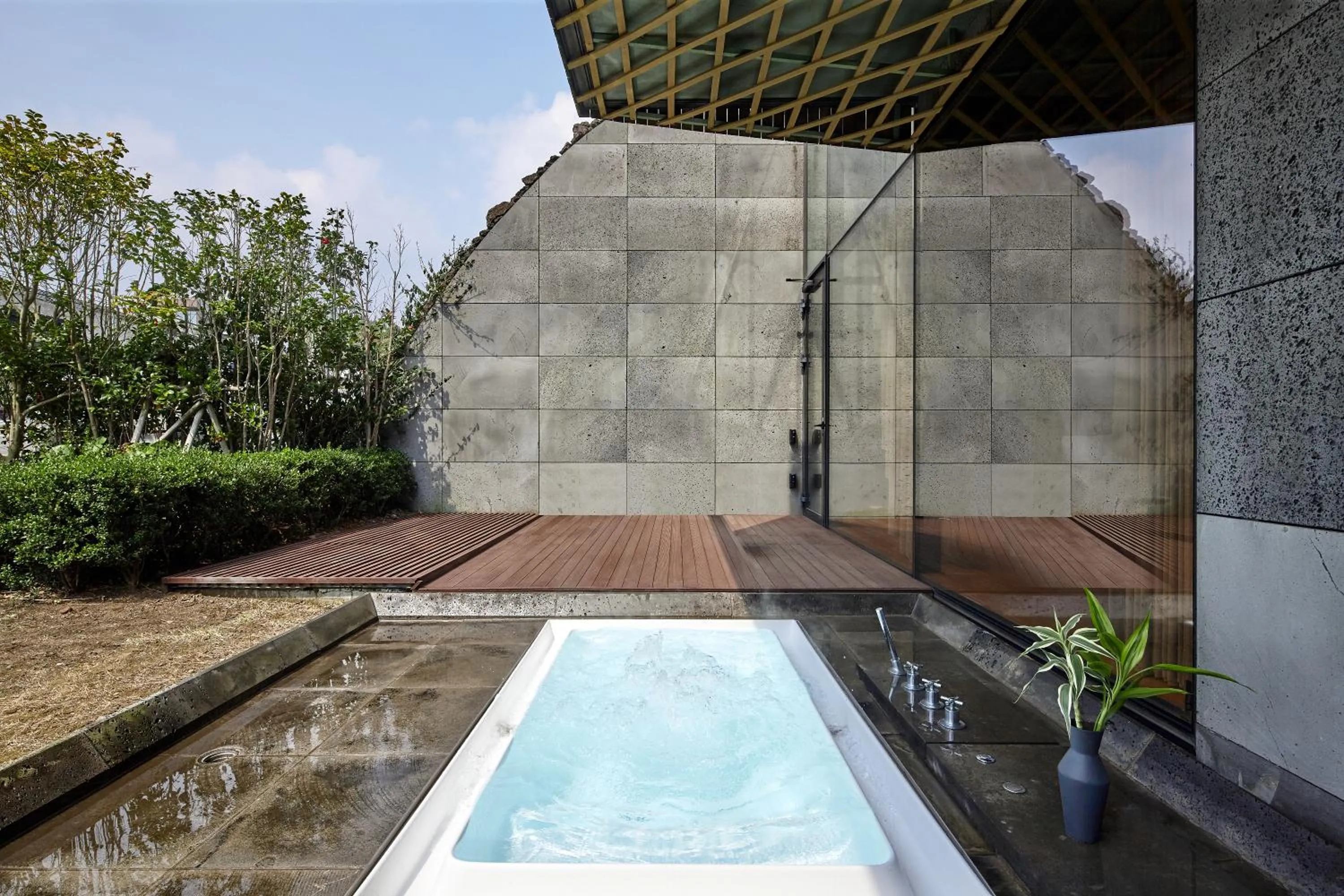 Area and facilities in Lotte Resort Jeju Artvillas